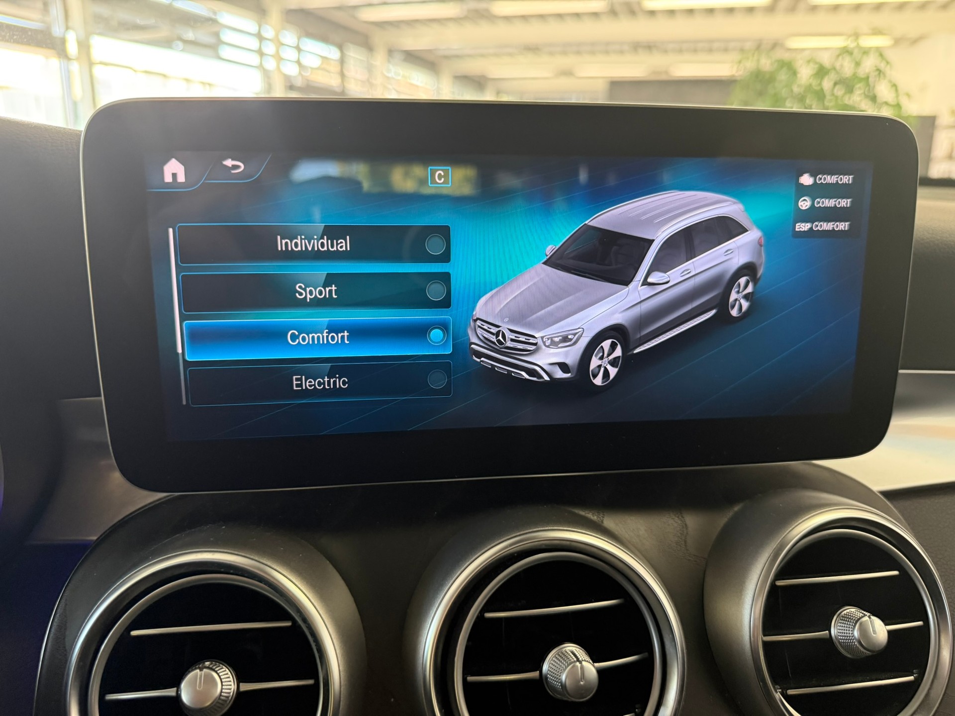 MERCEDES-BENZ GLC 300 de AMG Line 4Matic 9G-Tronic, 8-fach bereift-image-21