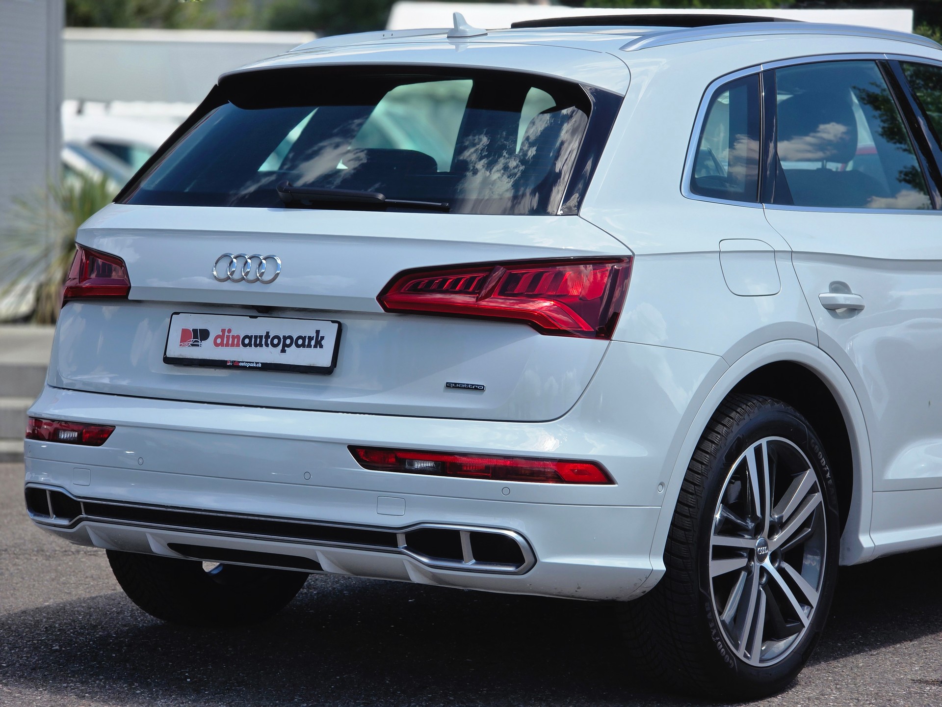 AUDI Q5 55 TFSI e Sport Quattro S-Line * CH-Fahrzeug * Frisch ab MFK * Anhängerkupplung * Panorama *-image-7