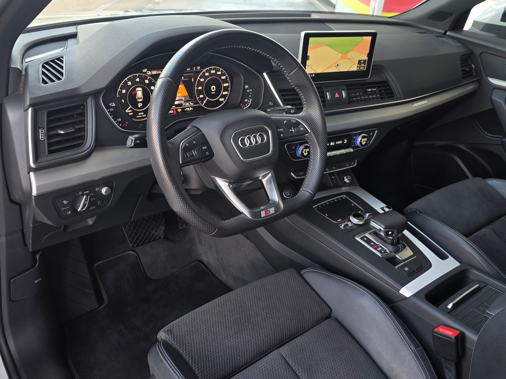 AUDI Q5 55 TFSI e Sport Quattro S-Line * CH-Fahrzeug * Frisch ab MFK * Anhängerkupplung * Panorama *-image-13