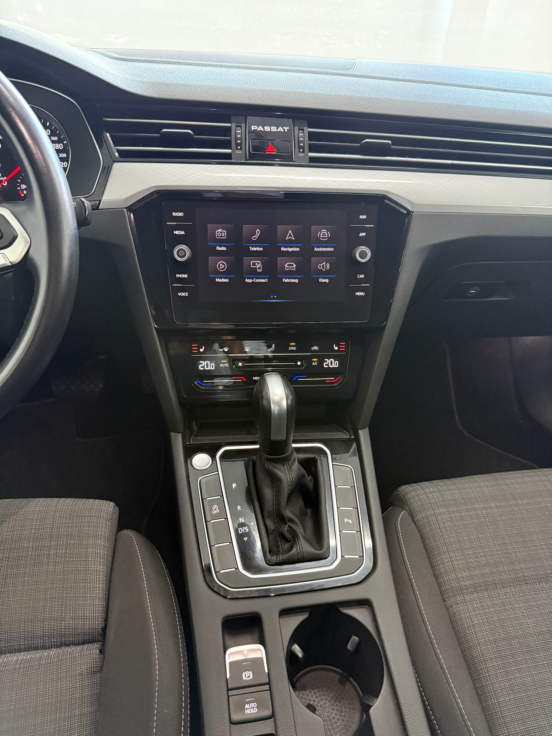 VW Passat 2.0 TDI BMT Business DSG-image-10