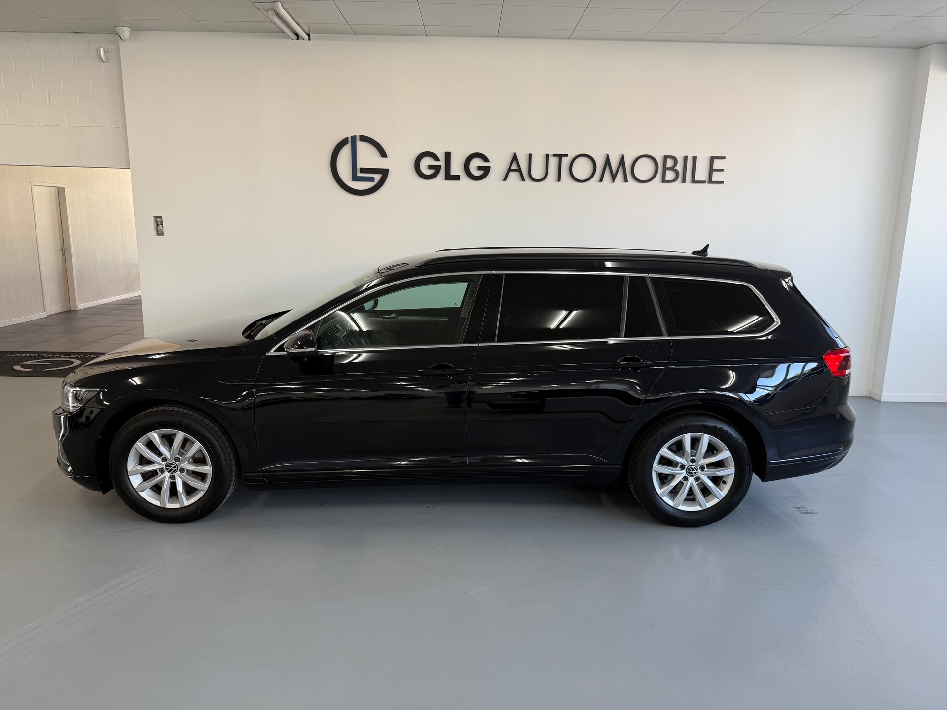 VW Passat 2.0 TDI BMT Business DSG-showroom-element-1