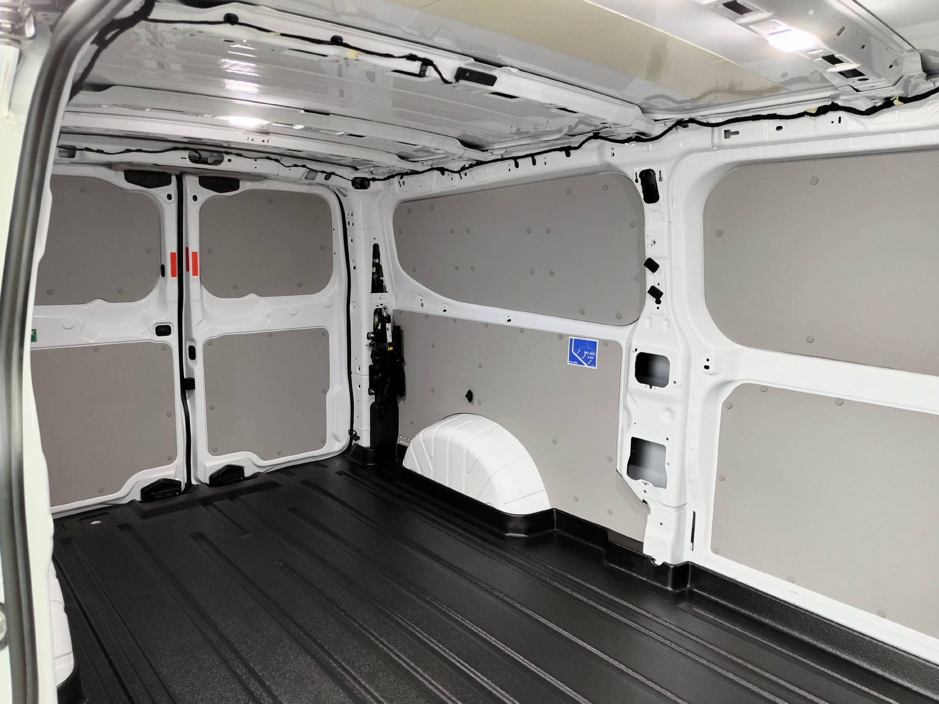 FORD Transit Custom Van 320 L2H1 2.0 EcoBlue 136 Limited-image-12