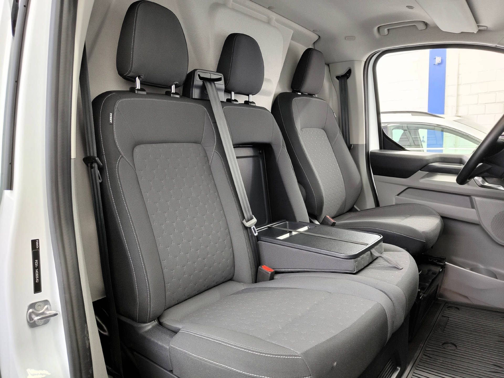 FORD Transit Custom Van 320 L2H1 2.0 EcoBlue 136 Limited-image-6