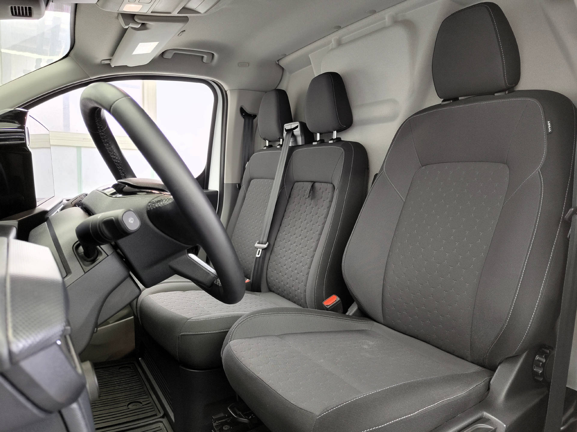 FORD Transit Custom Van 320 L2H1 2.0 EcoBlue 136 Limited-image-5