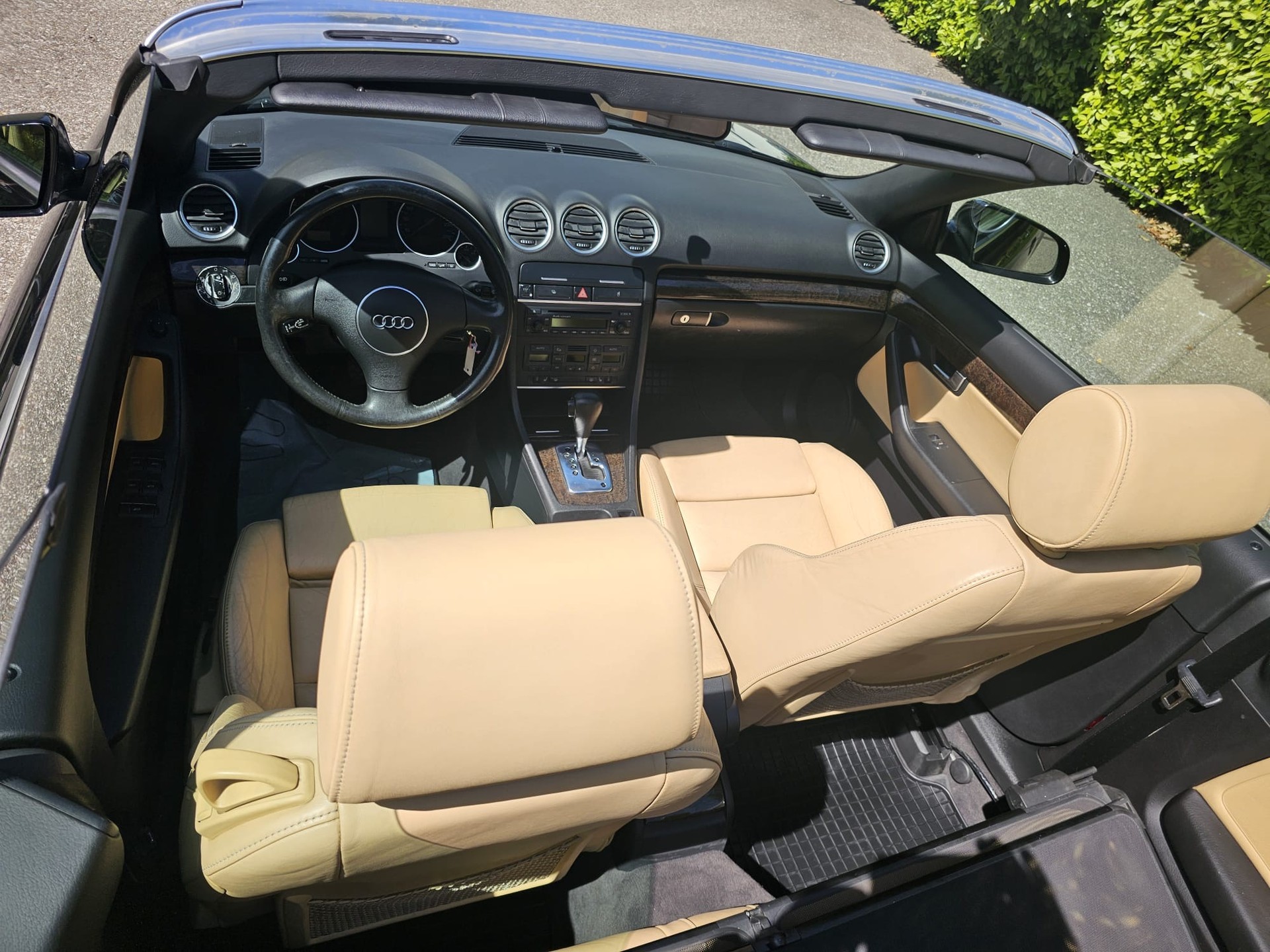 AUDI A4 Cabriolet 2.4 V6-image-8