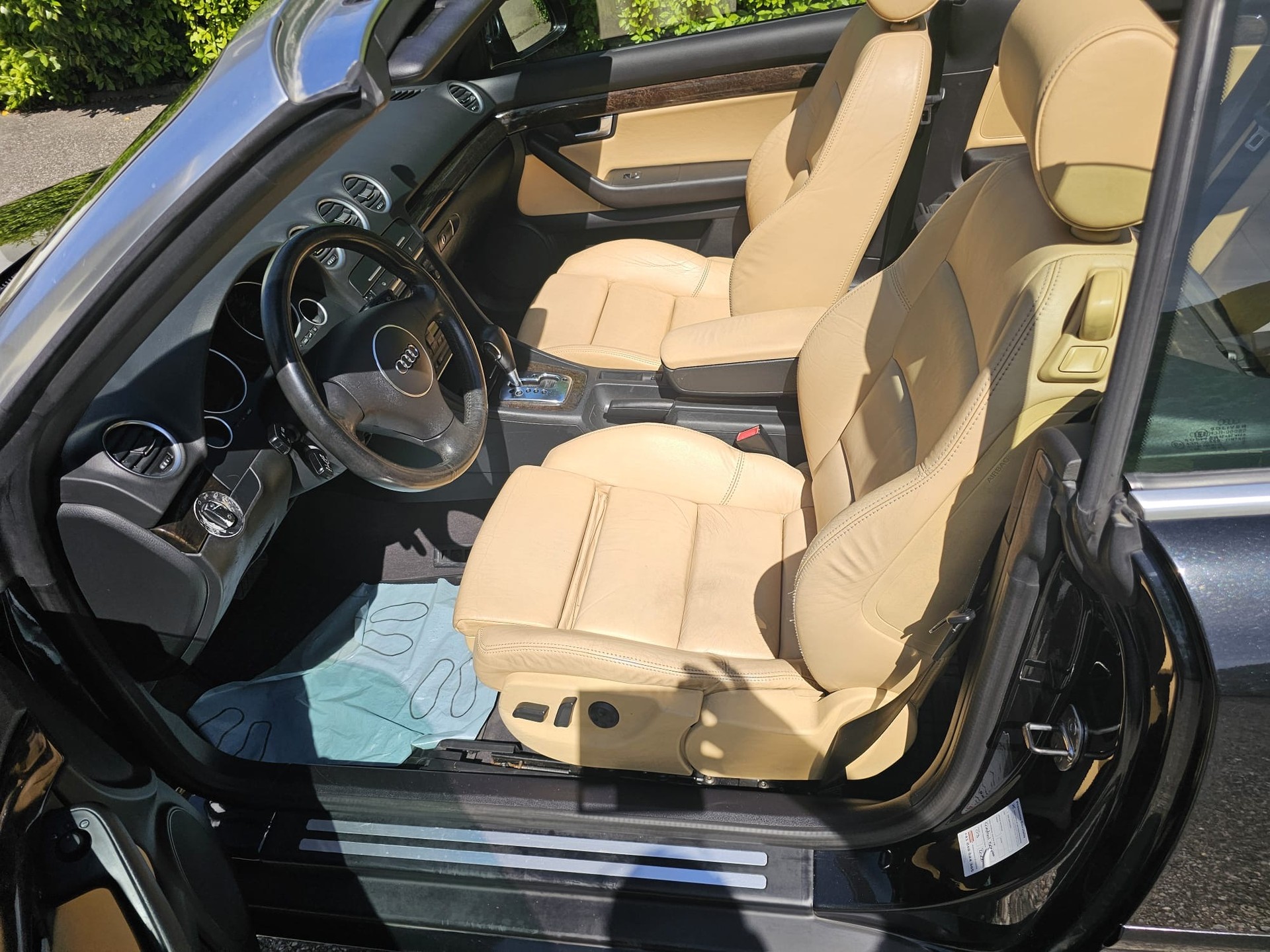 AUDI A4 Cabriolet 2.4 V6-image-7