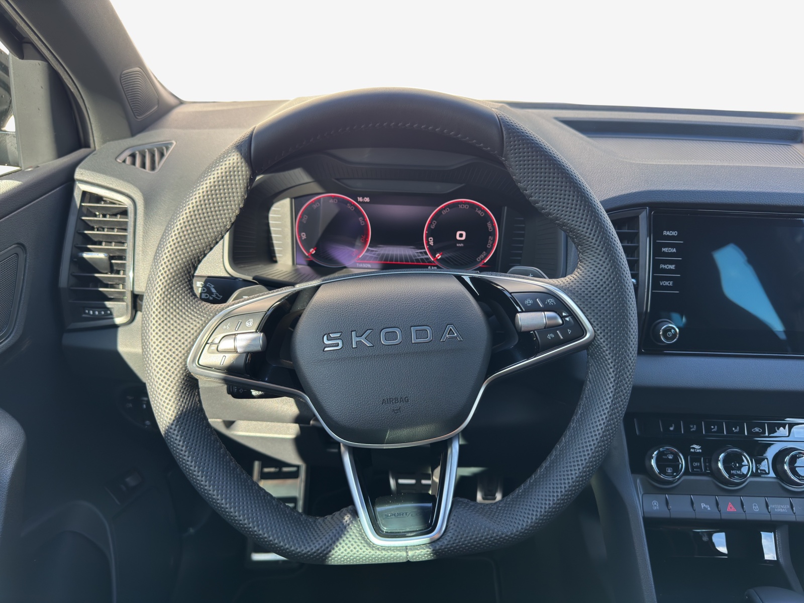 SKODA Karoq 2.0 TSI SportLine 4x4 DSG-image-9