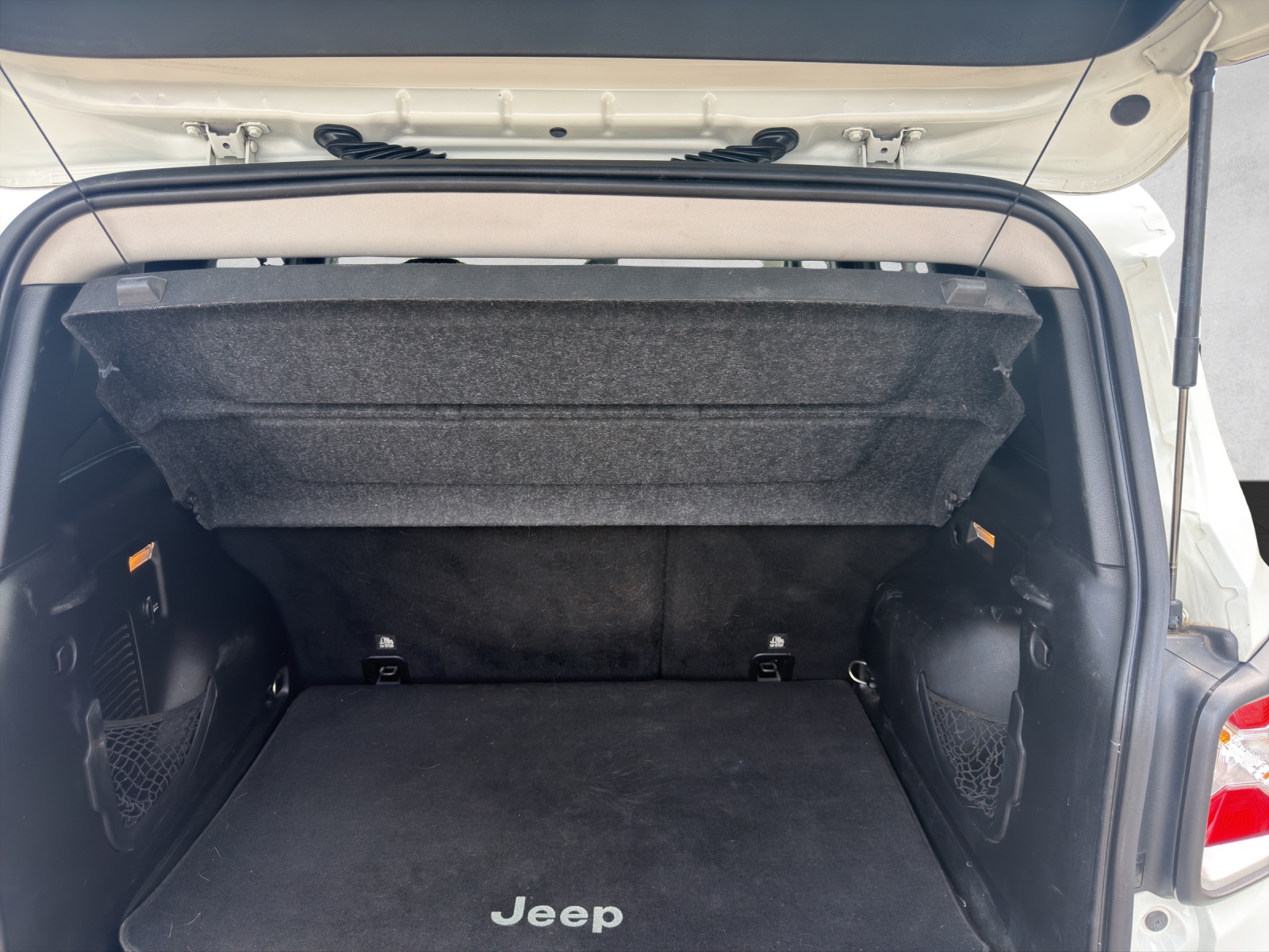 JEEP Renegade 2.0 CRD 75th Anniv. AWD + Low Range 9ATX-image-12