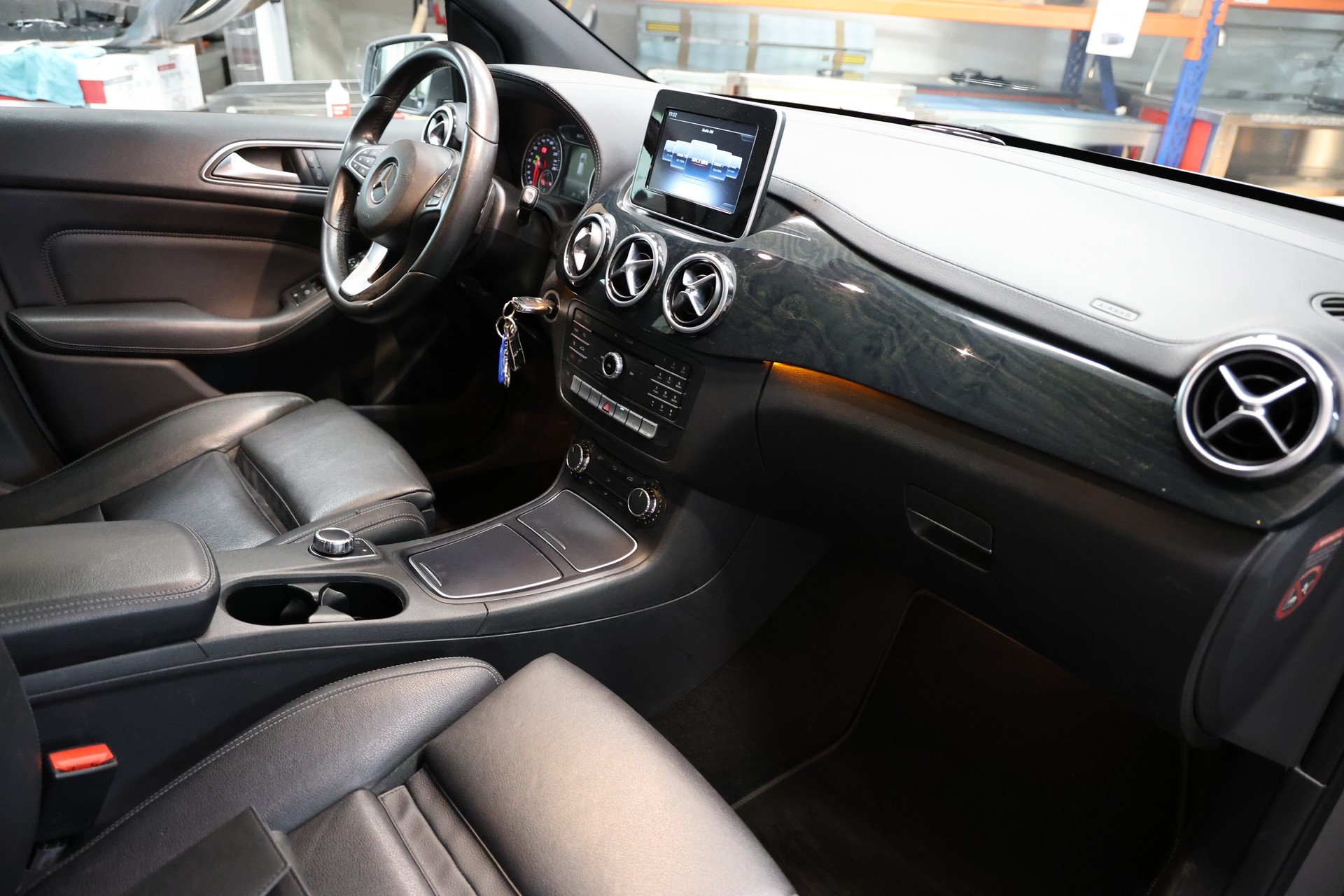 MERCEDES-BENZ B 200 CDI AMG Line 4Matic 7G-DCT-image-12