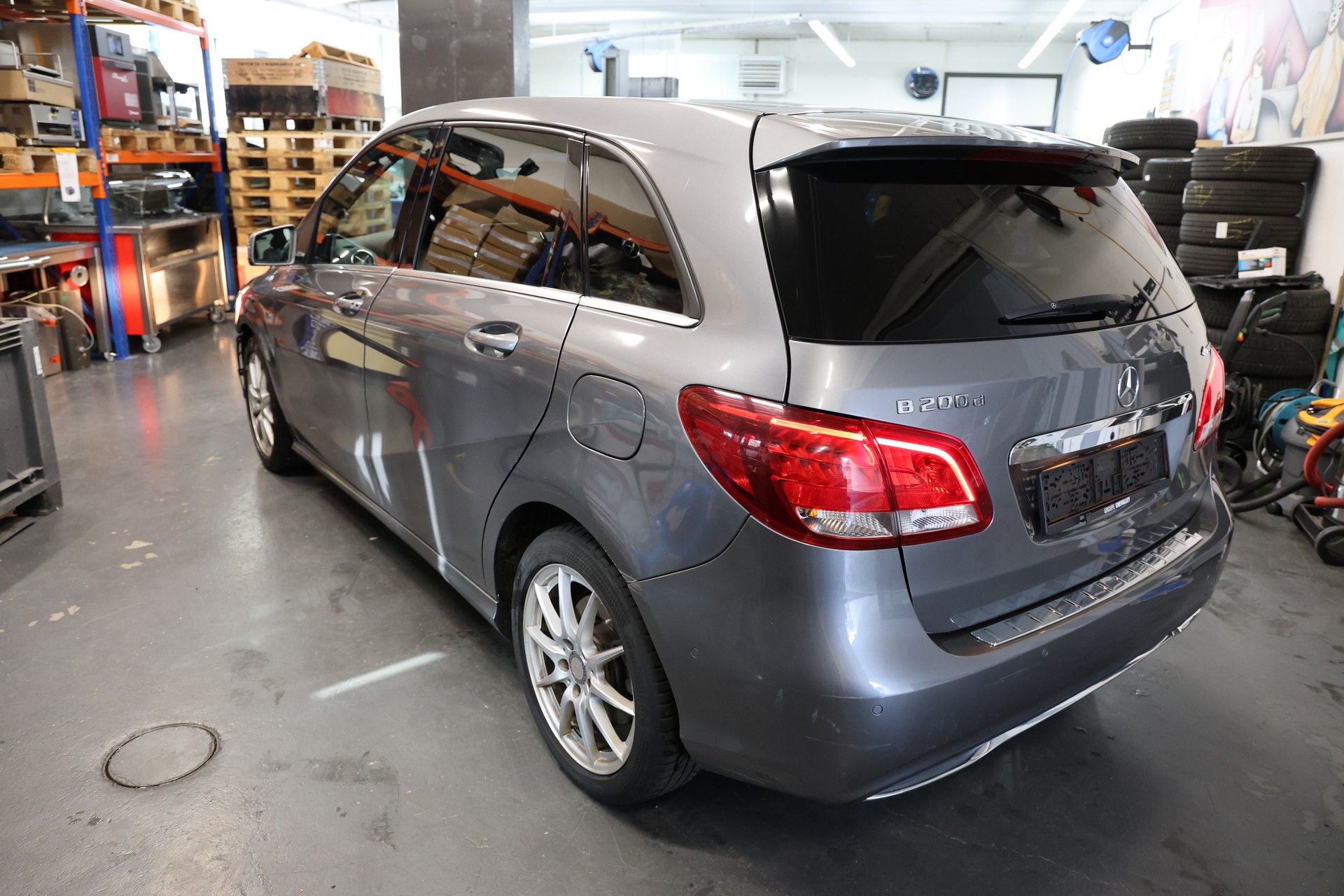 MERCEDES-BENZ B 200 CDI AMG Line 4Matic 7G-DCT-image-3