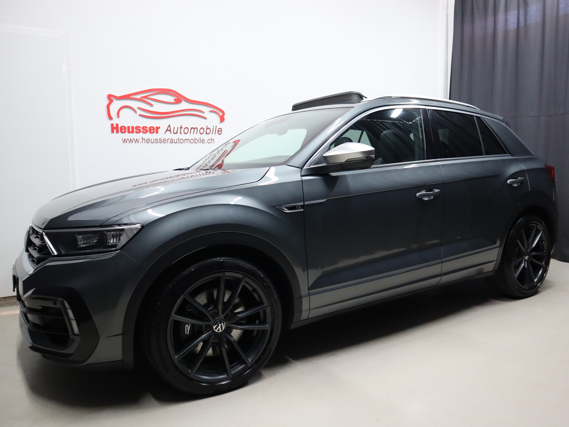 VW T-Roc 2.0 TSI R DSG 4Motion Performance - Panorama - Navi - AKRAPOVIC - Sportsitze - Beats - Kamera - 301 PS-image-1