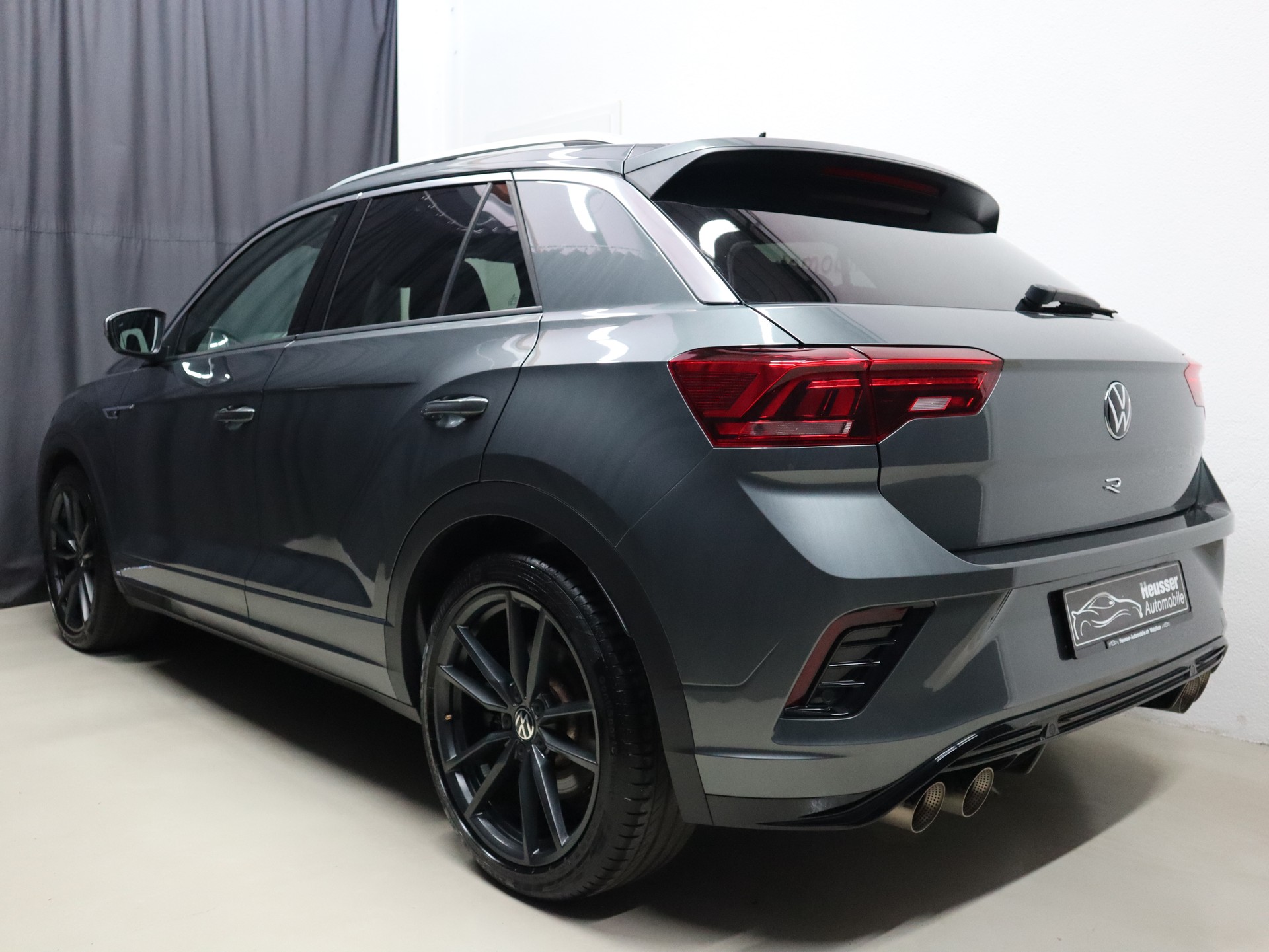 VW T-Roc 2.0 TSI R DSG 4Motion Performance - Panorama - Navi - AKRAPOVIC - Sportsitze - Beats - Kamera - 301 PS-image-3