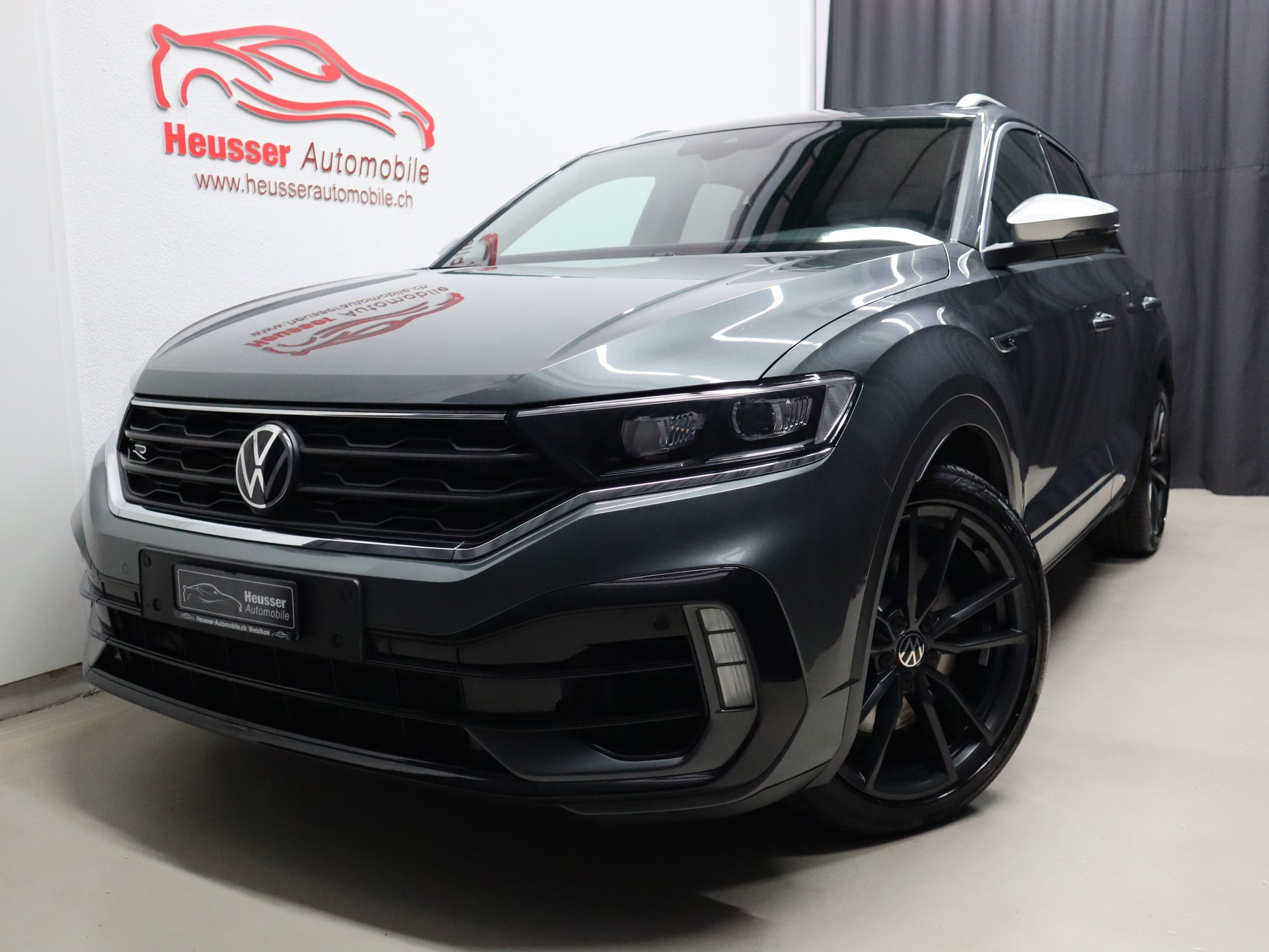 VW T-Roc 2.0 TSI R DSG 4Motion Performance - Panorama - Navi - AKRAPOVIC - Sportsitze - Beats - Kamera - 301 PS-image-0