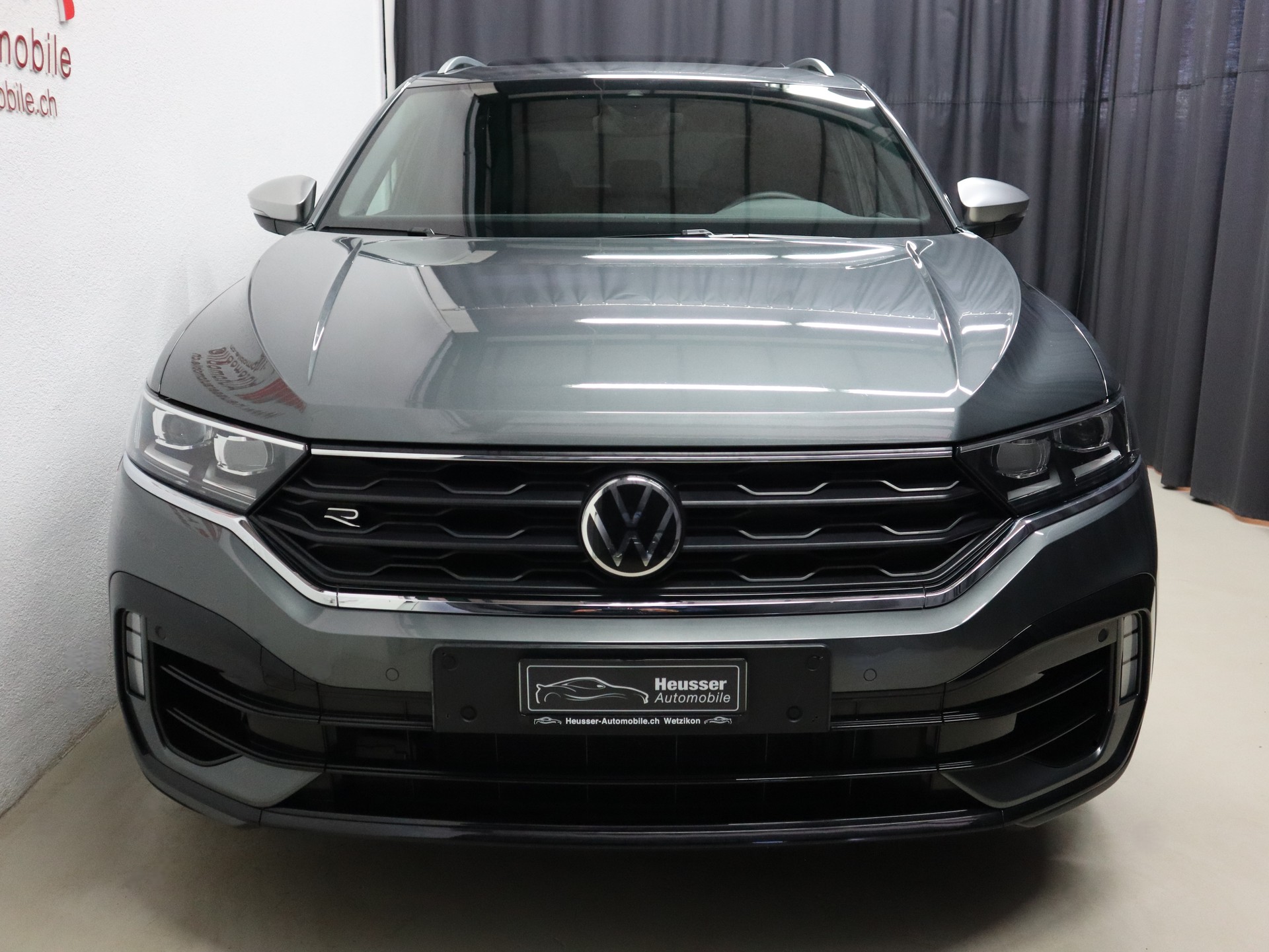 VW T-Roc 2.0 TSI R DSG 4Motion Performance - Panorama - Navi - AKRAPOVIC - Sportsitze - Beats - Kamera - 301 PS-image-6