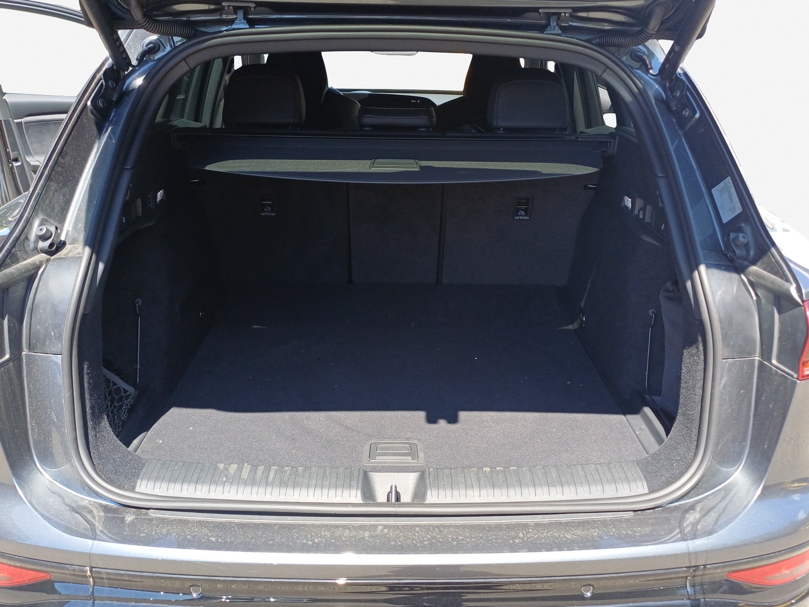 AUDI Q6 e-tron quattro-image-13