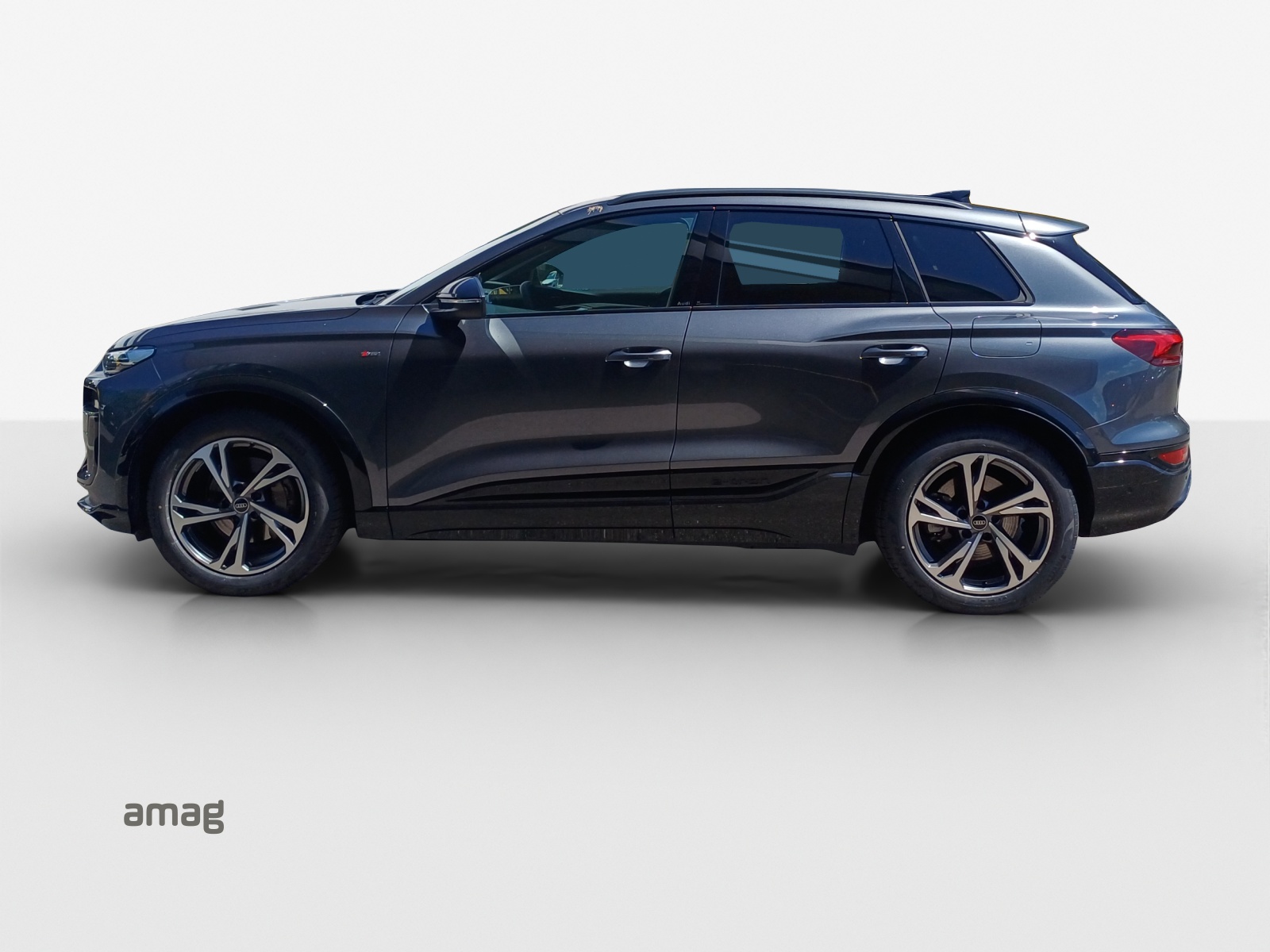 AUDI Q6 e-tron quattro-image-1