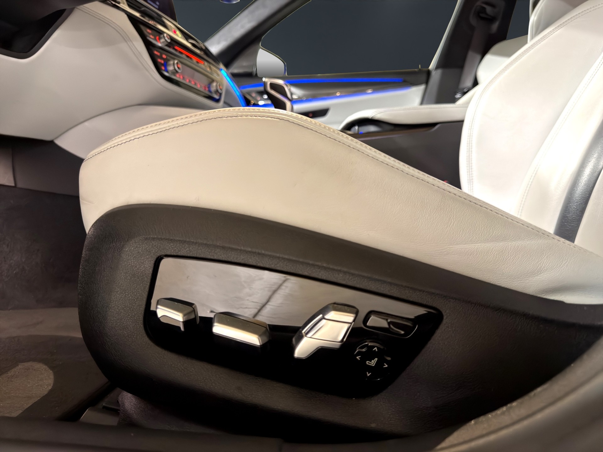 BMW M5 xDrive Drivelogic **Individual Frozen Grey**-image-22