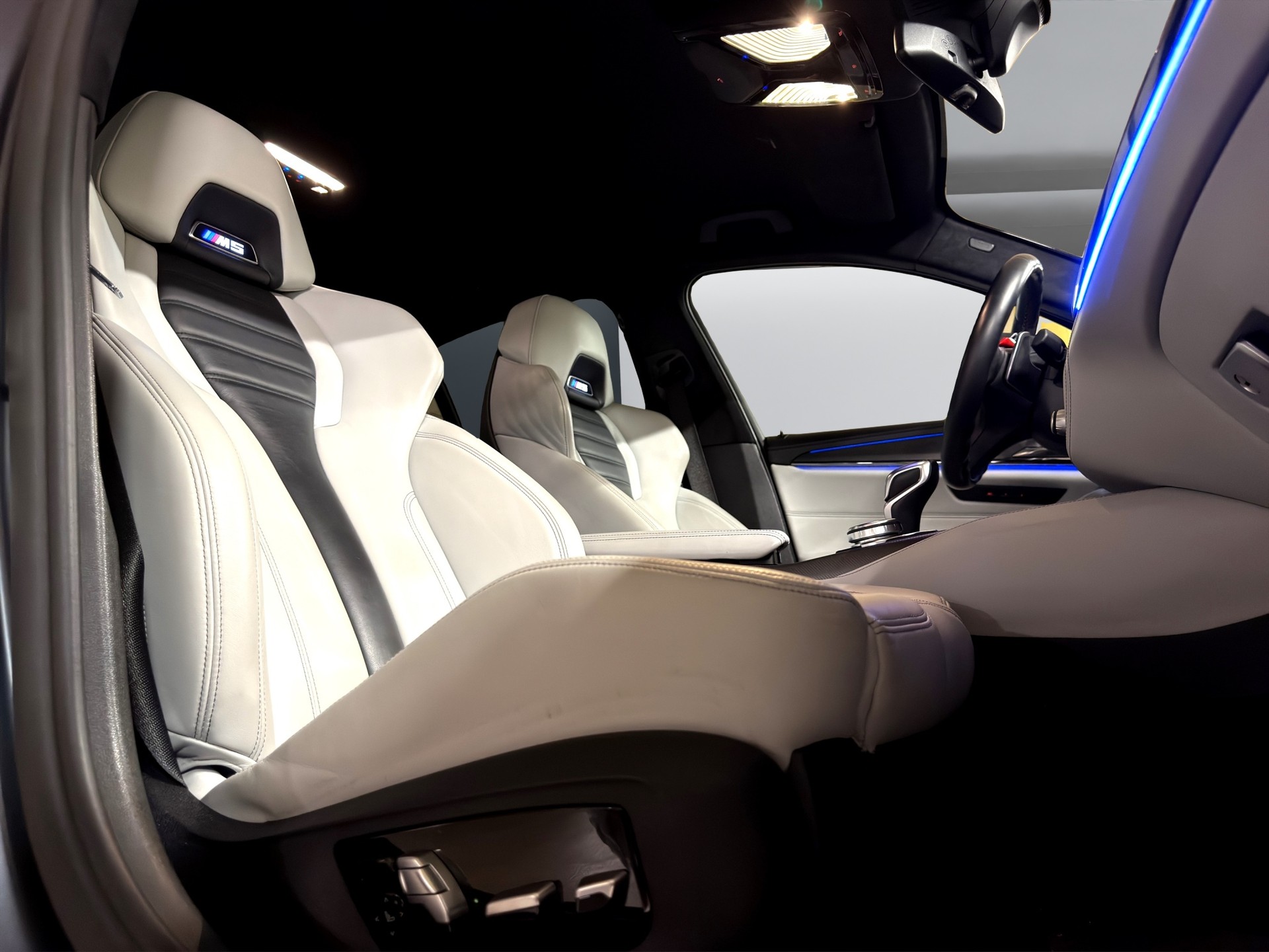 BMW M5 xDrive Drivelogic **Individual Frozen Grey**-image-25