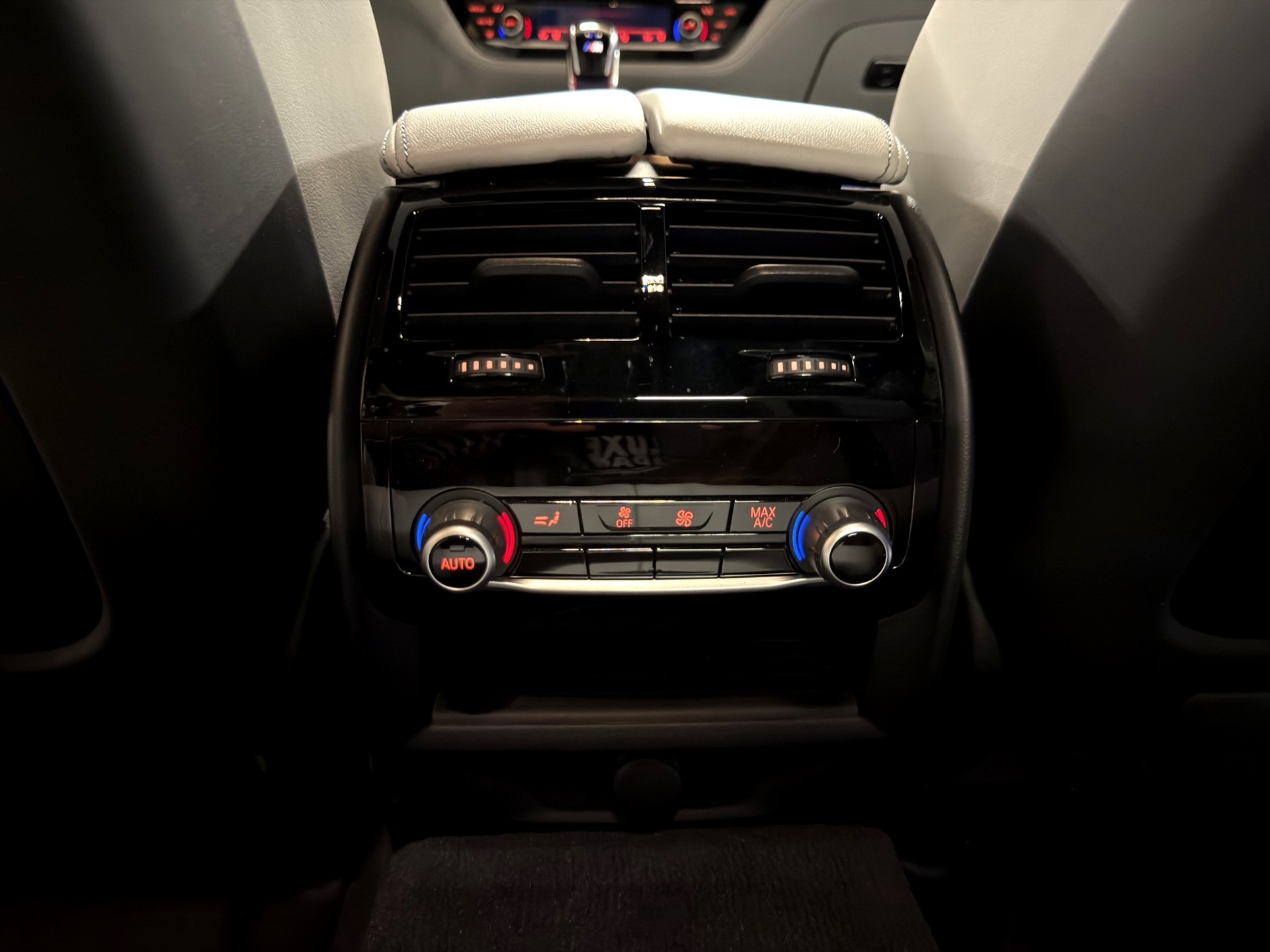 BMW M5 xDrive Drivelogic **Individual Frozen Grey**-image-24