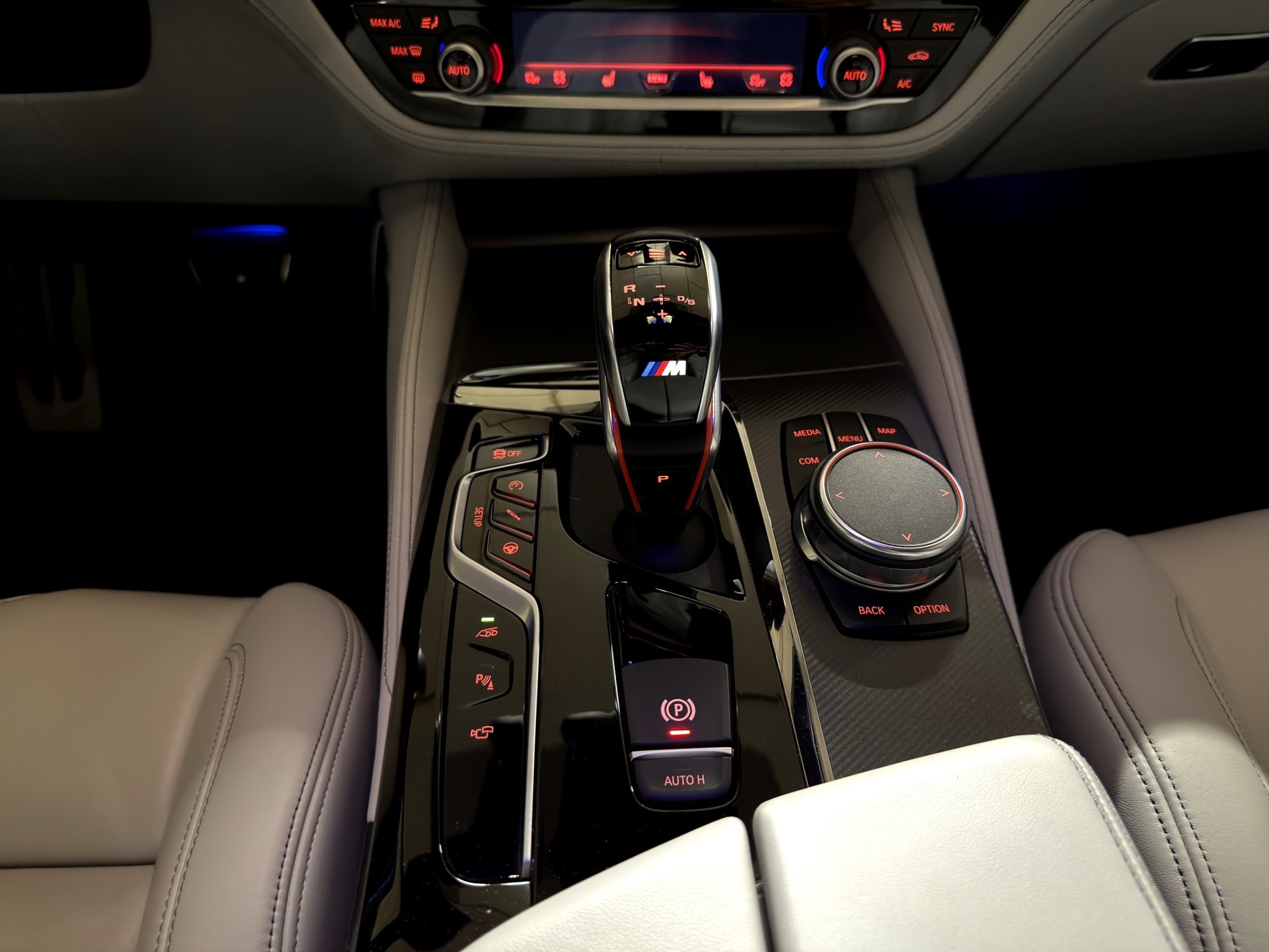 BMW M5 xDrive Drivelogic **Individual Frozen Grey**-image-18