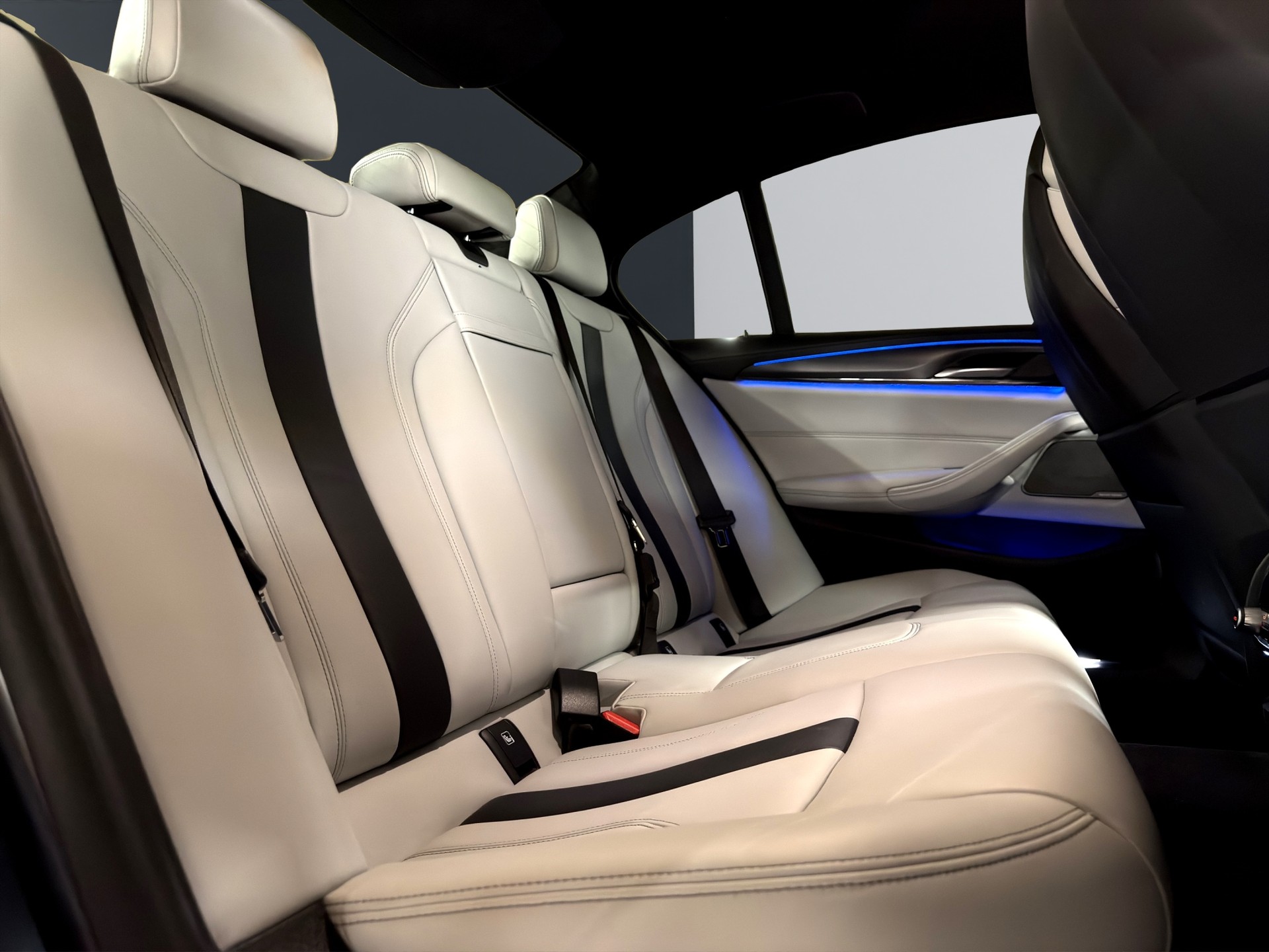 BMW M5 xDrive Drivelogic **Individual Frozen Grey**-image-14