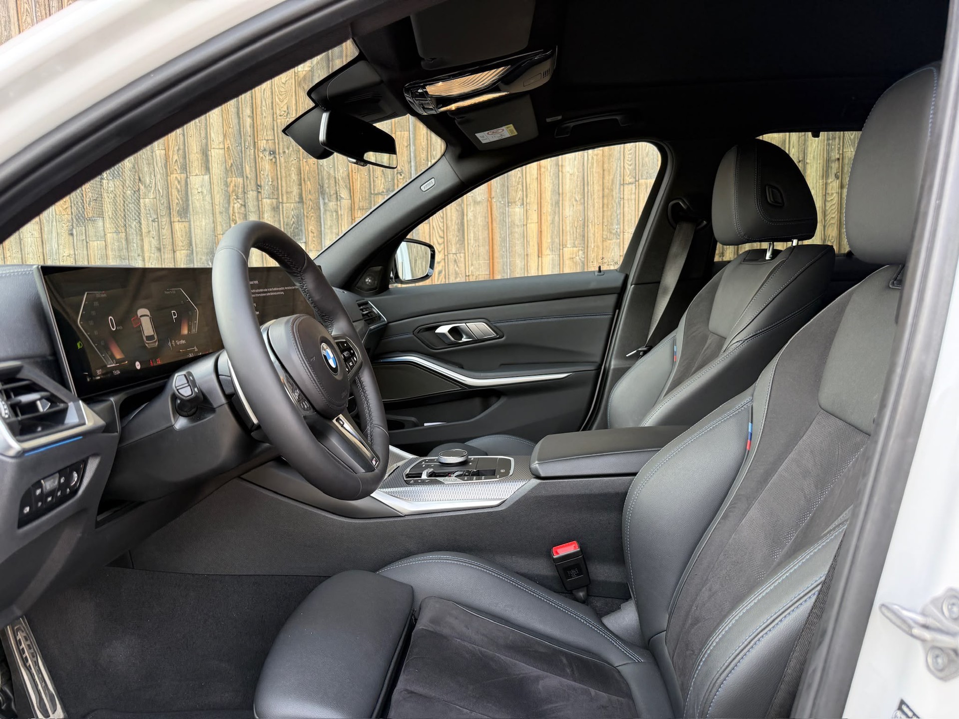 BMW 320d xDrive 48V Touring Steptronic M Sport-image-11