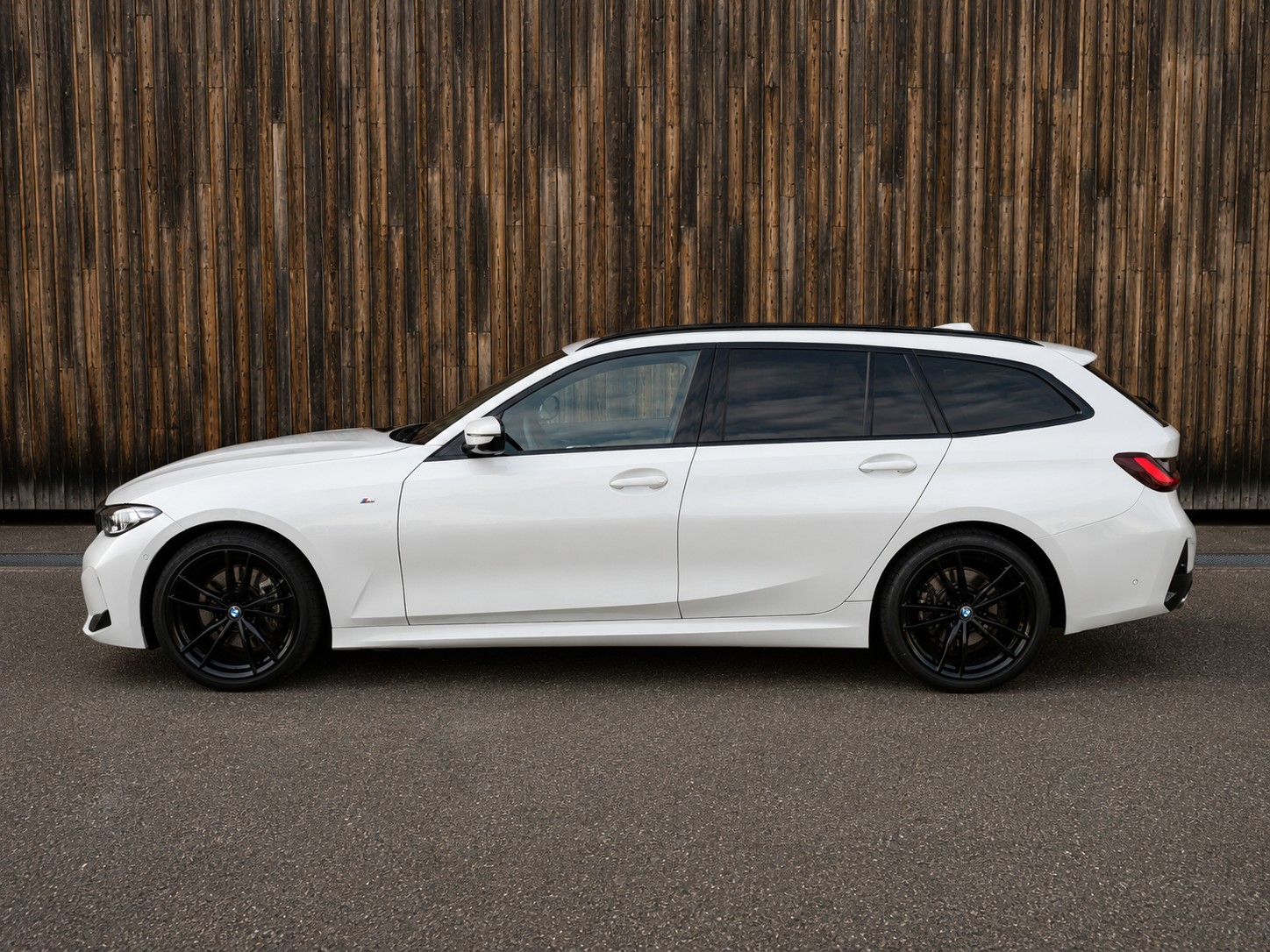 BMW 320d xDrive 48V Touring Steptronic M Sport-image-3