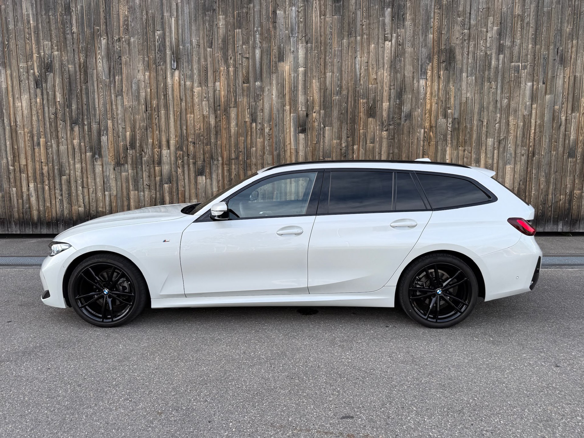 BMW 320d xDrive 48V Touring Steptronic M Sport-image-8