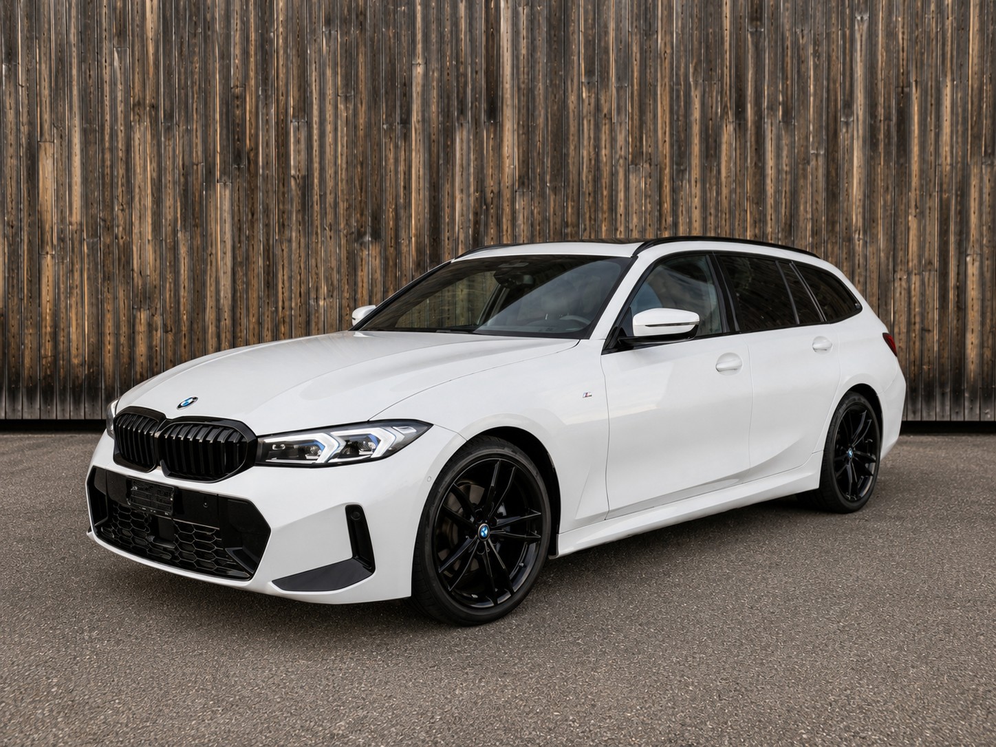 BMW 320d xDrive 48V Touring Steptronic M Sport-image-0