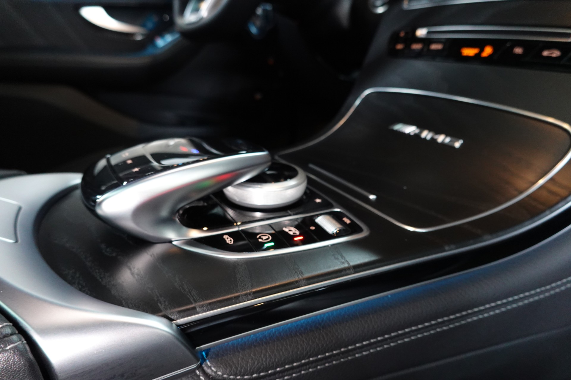 MERCEDES-BENZ GLC 63 S AMG 4Matic+ 9G-TRONIC CH-FZ FULL ON TOP BLAU MET.-image-44