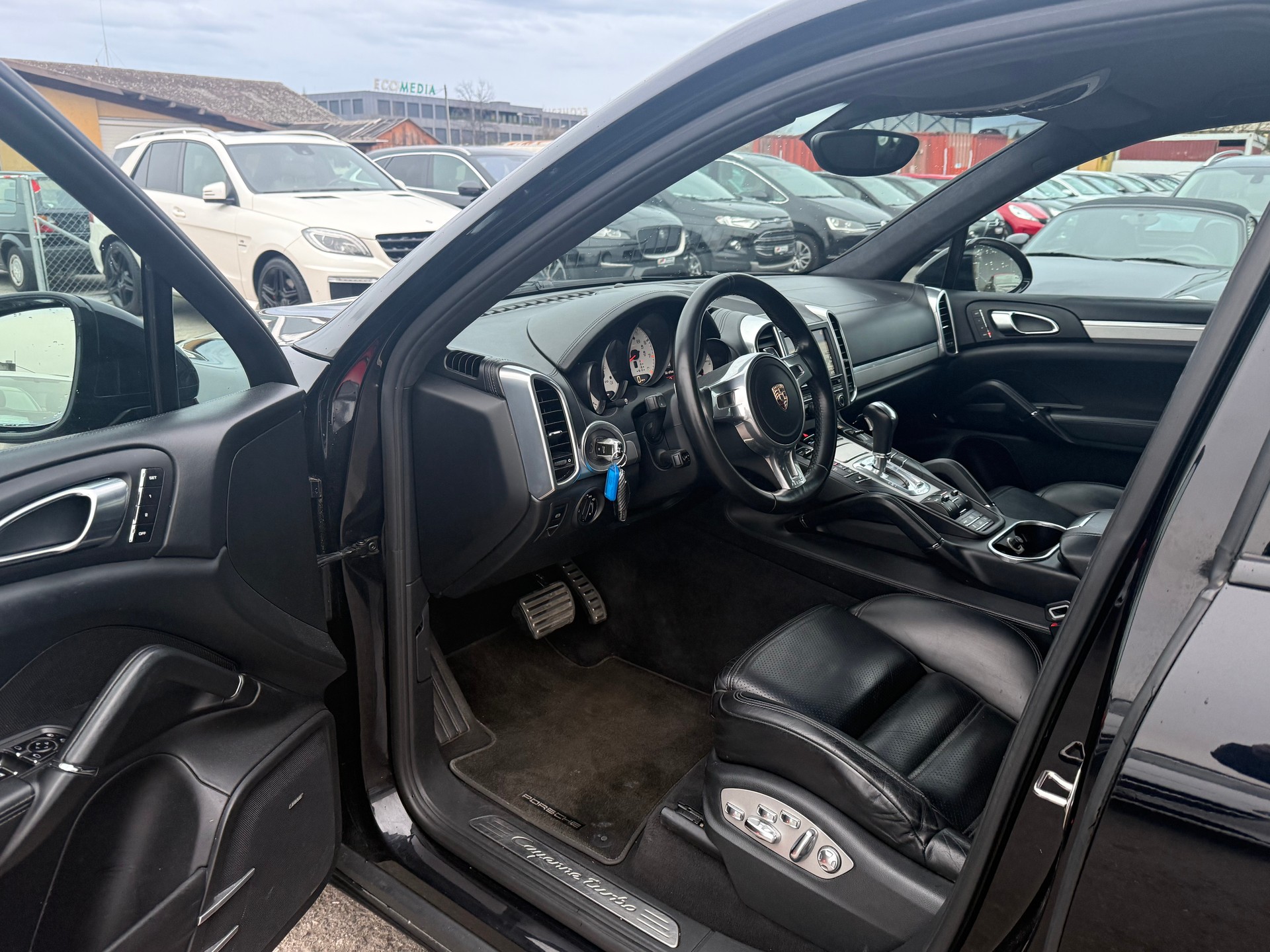 PORSCHE Cayenne Turbo / Frisch ab MFK & Service / Keramik Bremsen / Sportplus Felgen / Rückfahrkamera / BOSE Soundsystem-image-10