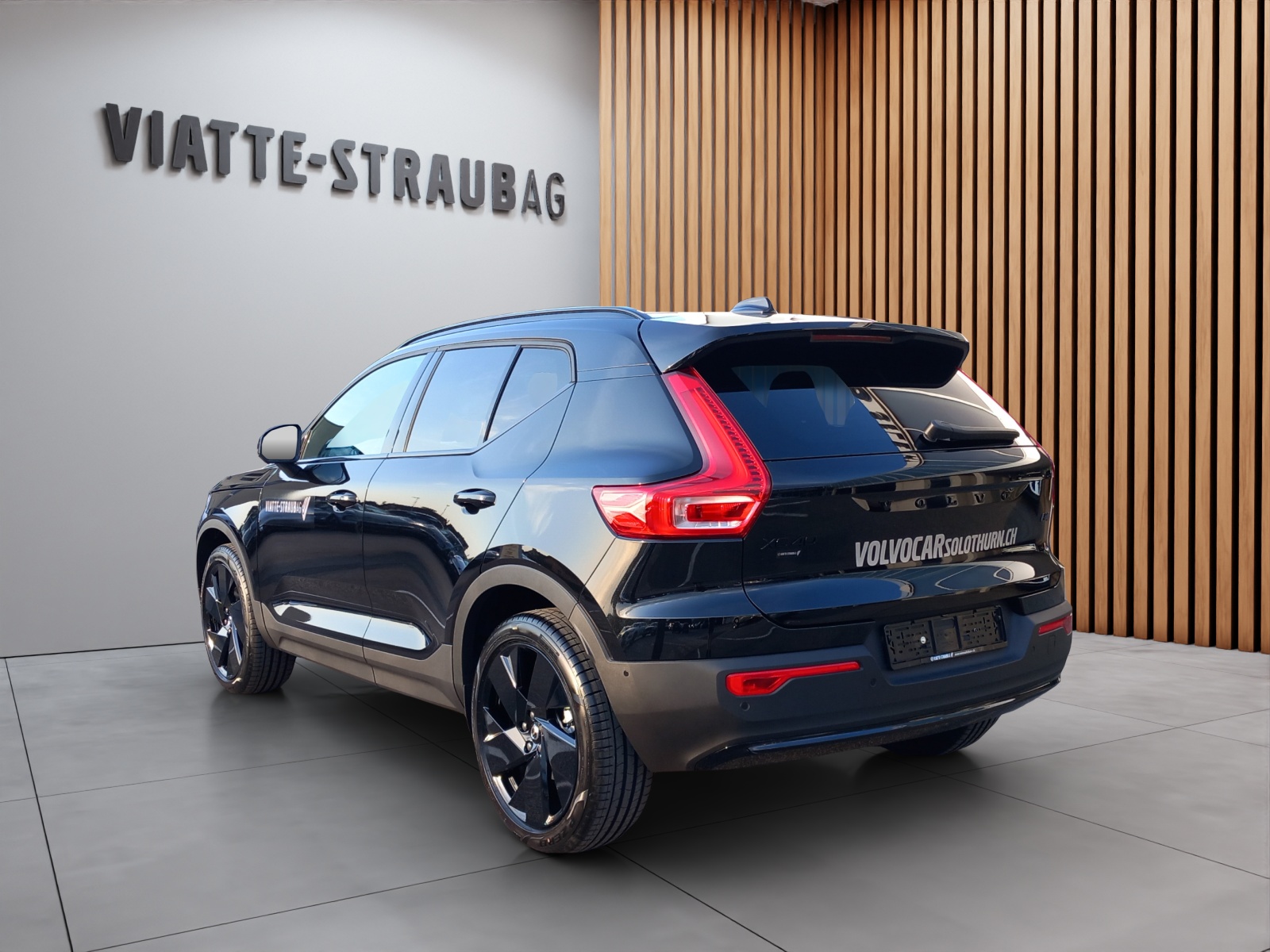 VOLVO XC40 2.0 B4 MH Black Edition-showroom-element-2