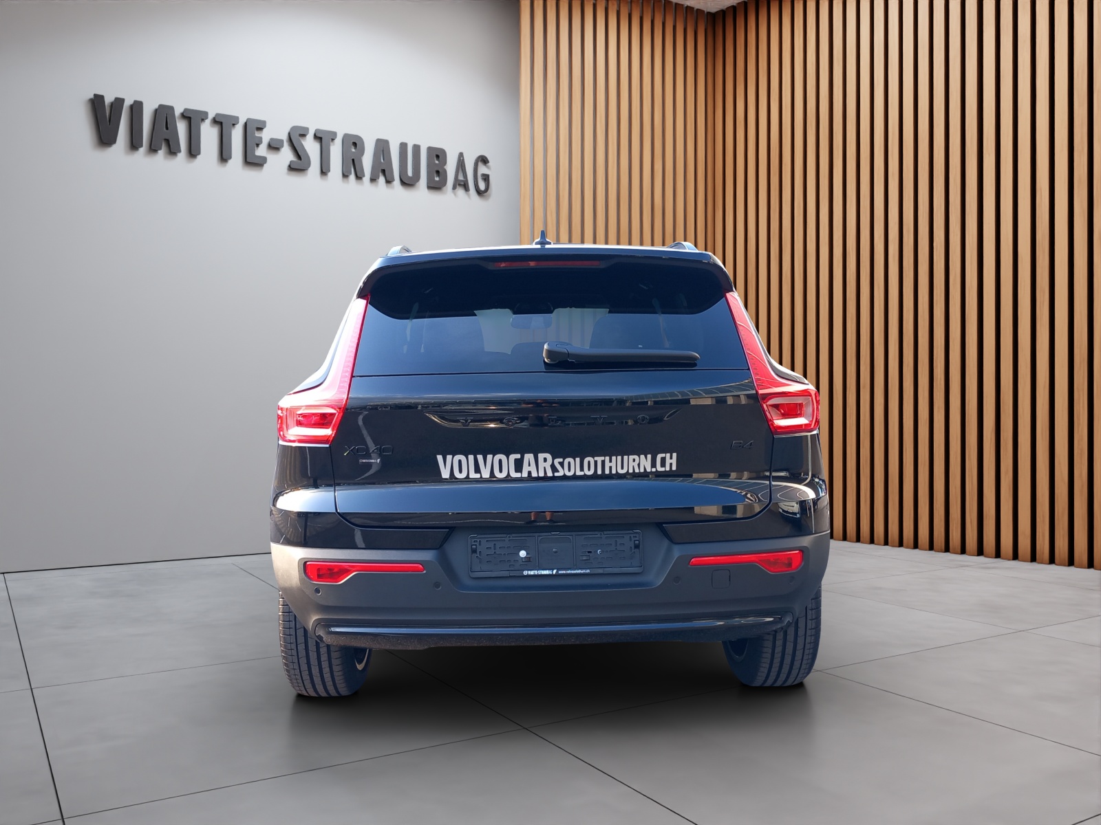 VOLVO XC40 2.0 B4 MH Black Edition-showroom-element-3