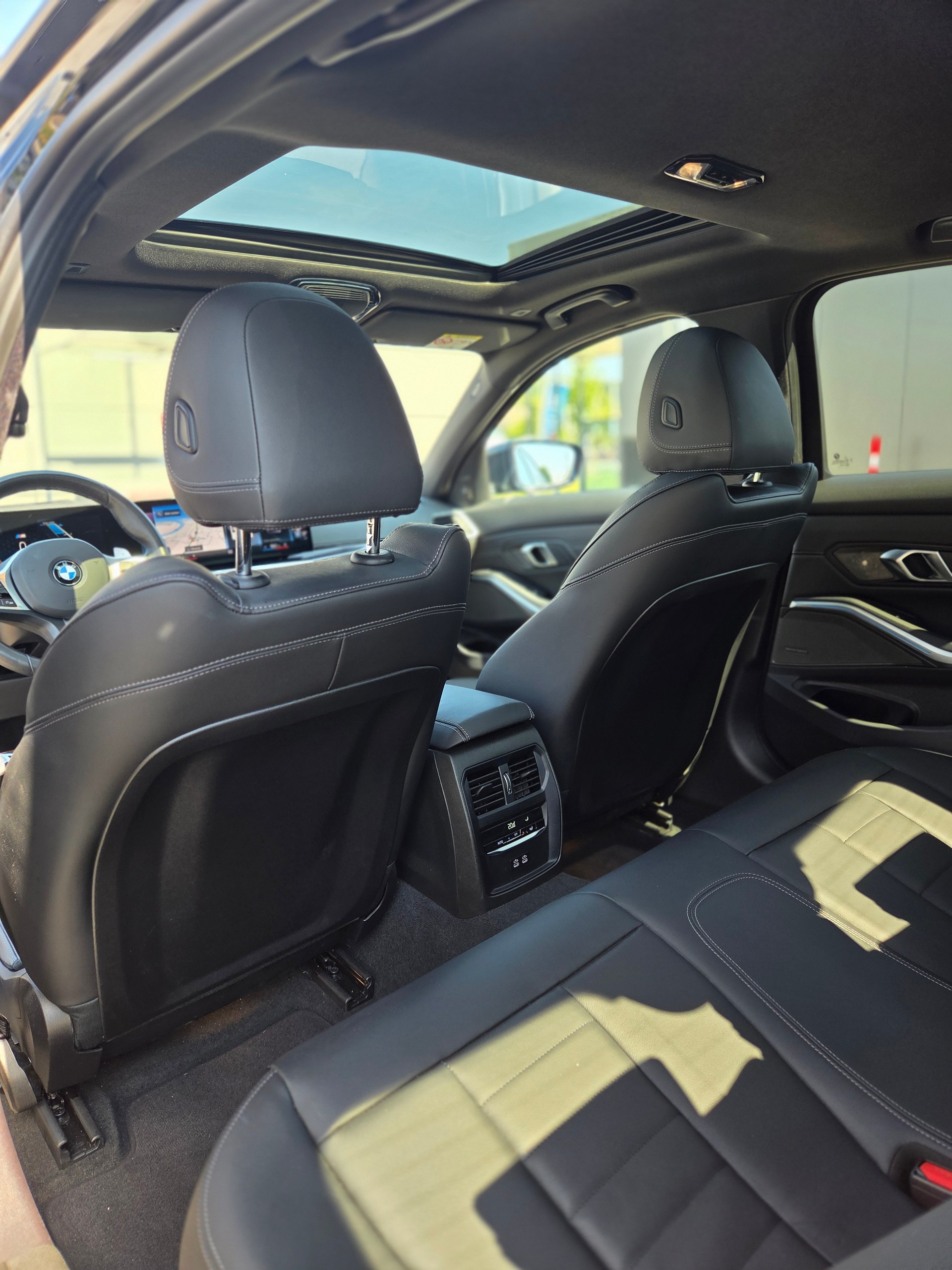 BMW 320d xDrive 48V Steptronic M Sport-image-10