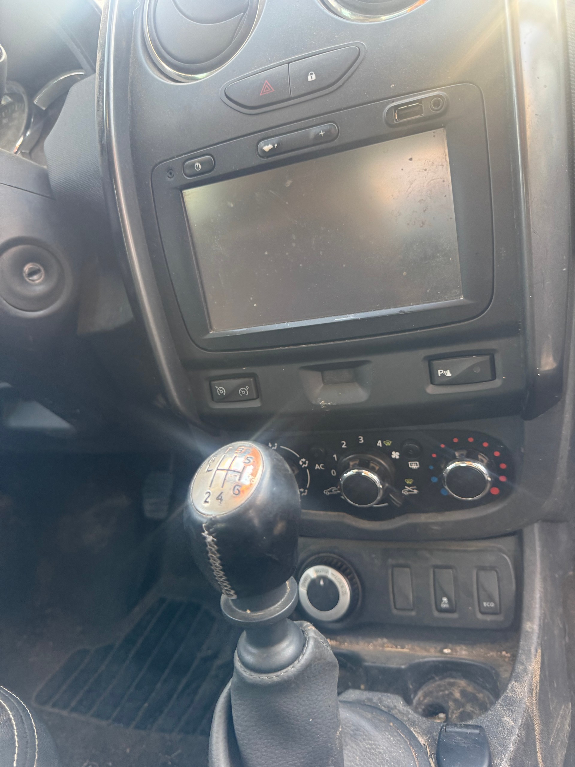 DACIA Duster 1.5 dCi Celebration 4x4-image-8