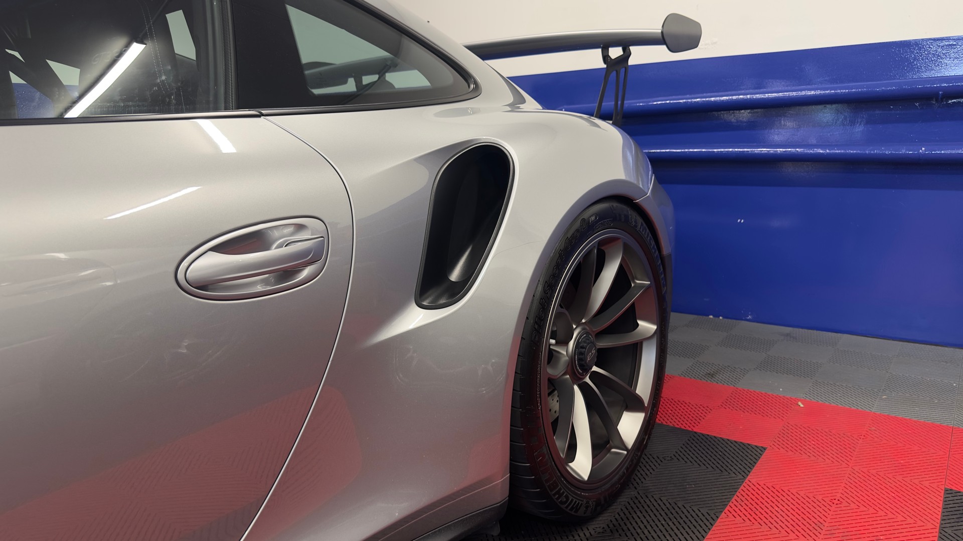 PORSCHE GT3 RS 991-image-2