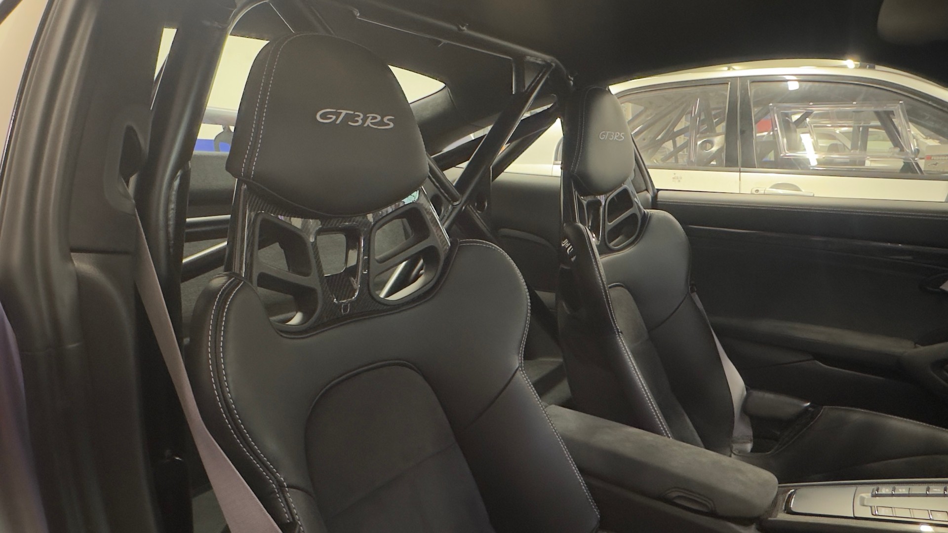 PORSCHE GT3 RS 991-image-13