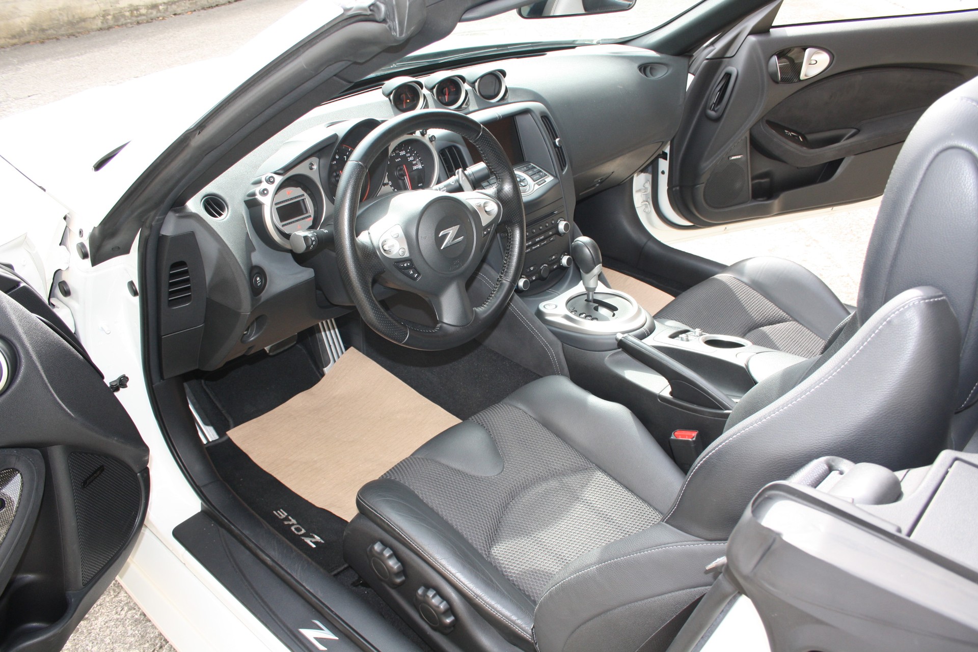 NISSAN 370 Z Roadster Pack Automatic-image-9