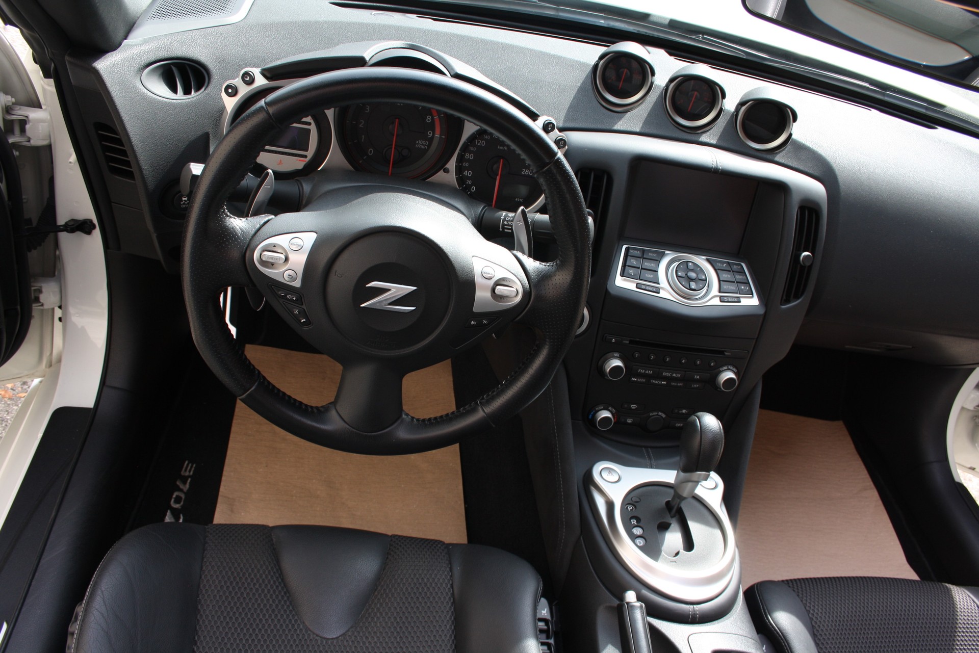 NISSAN 370 Z Roadster Pack Automatic-image-12