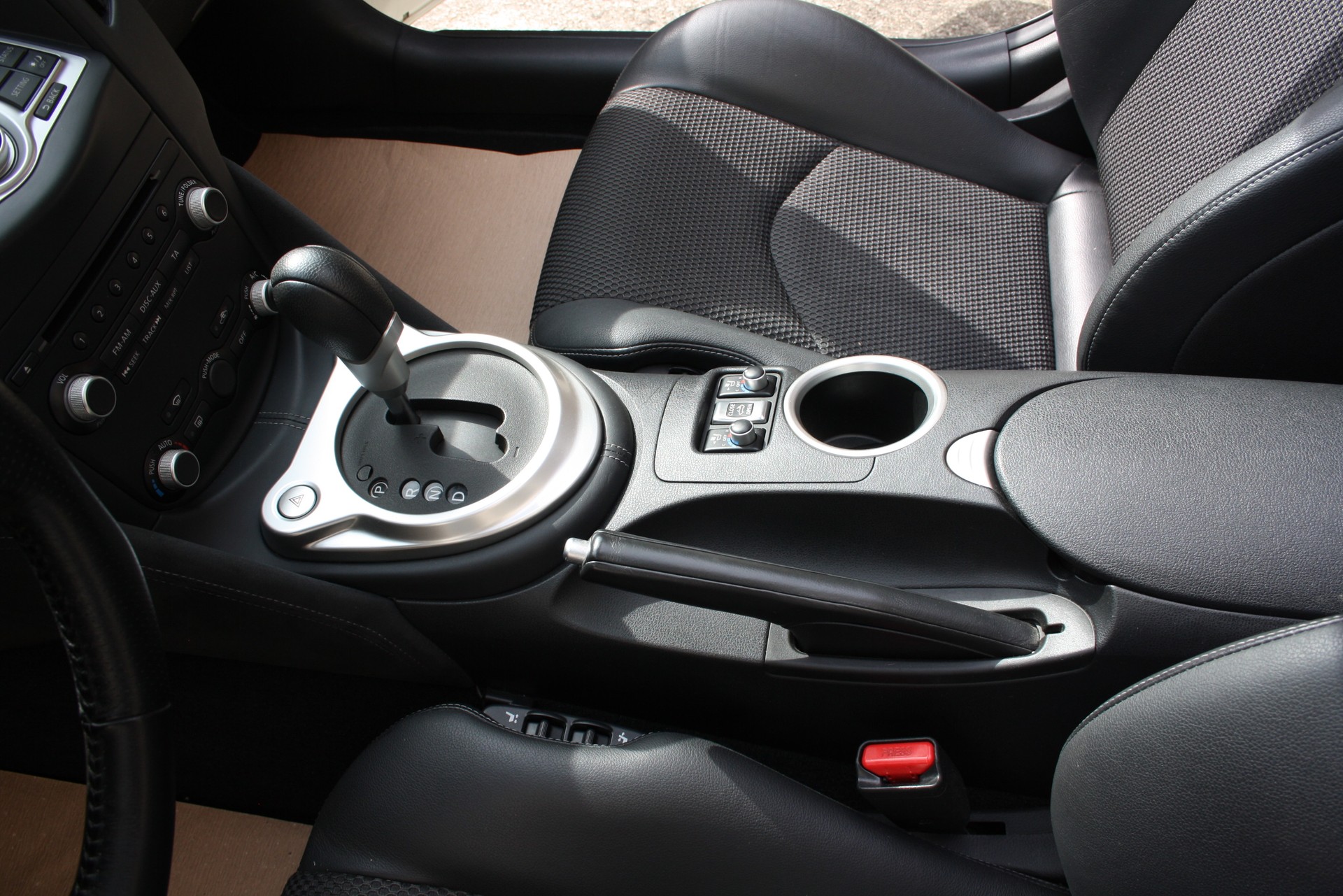 NISSAN 370 Z Roadster Pack Automatic-image-13