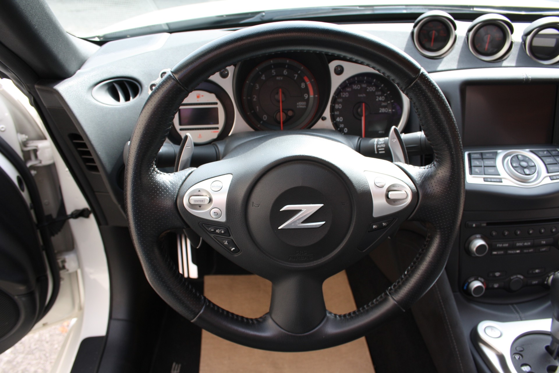 NISSAN 370 Z Roadster Pack Automatic-image-11
