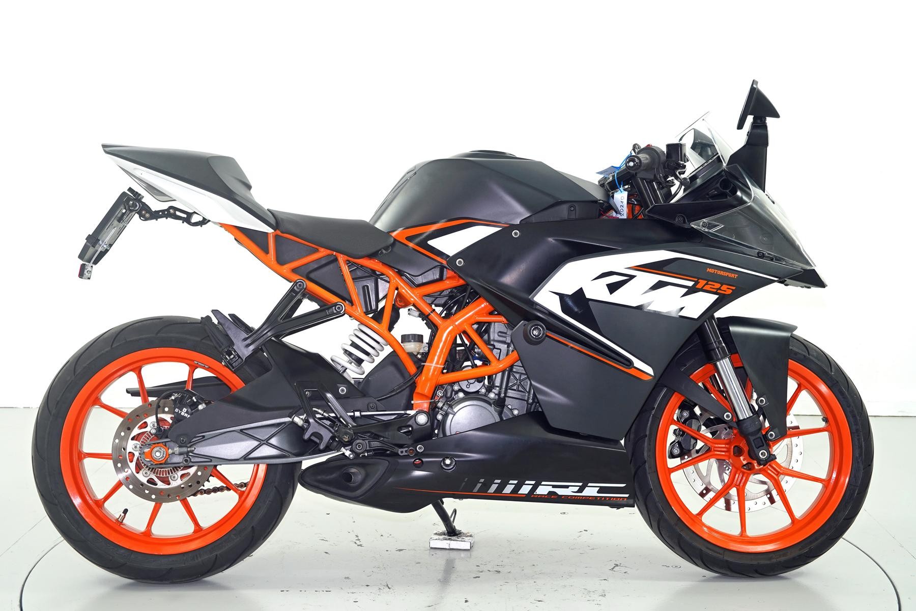 KTM RC 125-showroom-element-3