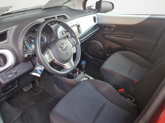 TOYOTA Yaris 1.5 Hybrid Luna-image-6