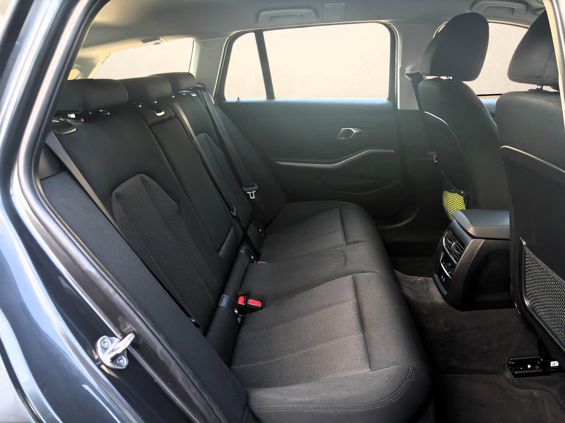 BMW 318d 48V Touring Steptronic ✅CH-Fahrzeug & 8-fach bereift✅-image-14