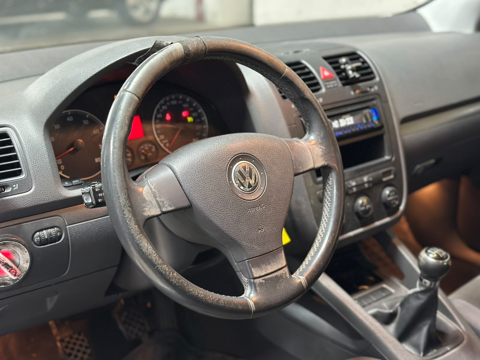 VW Golf 2.0 FSI Comfortline-image-12