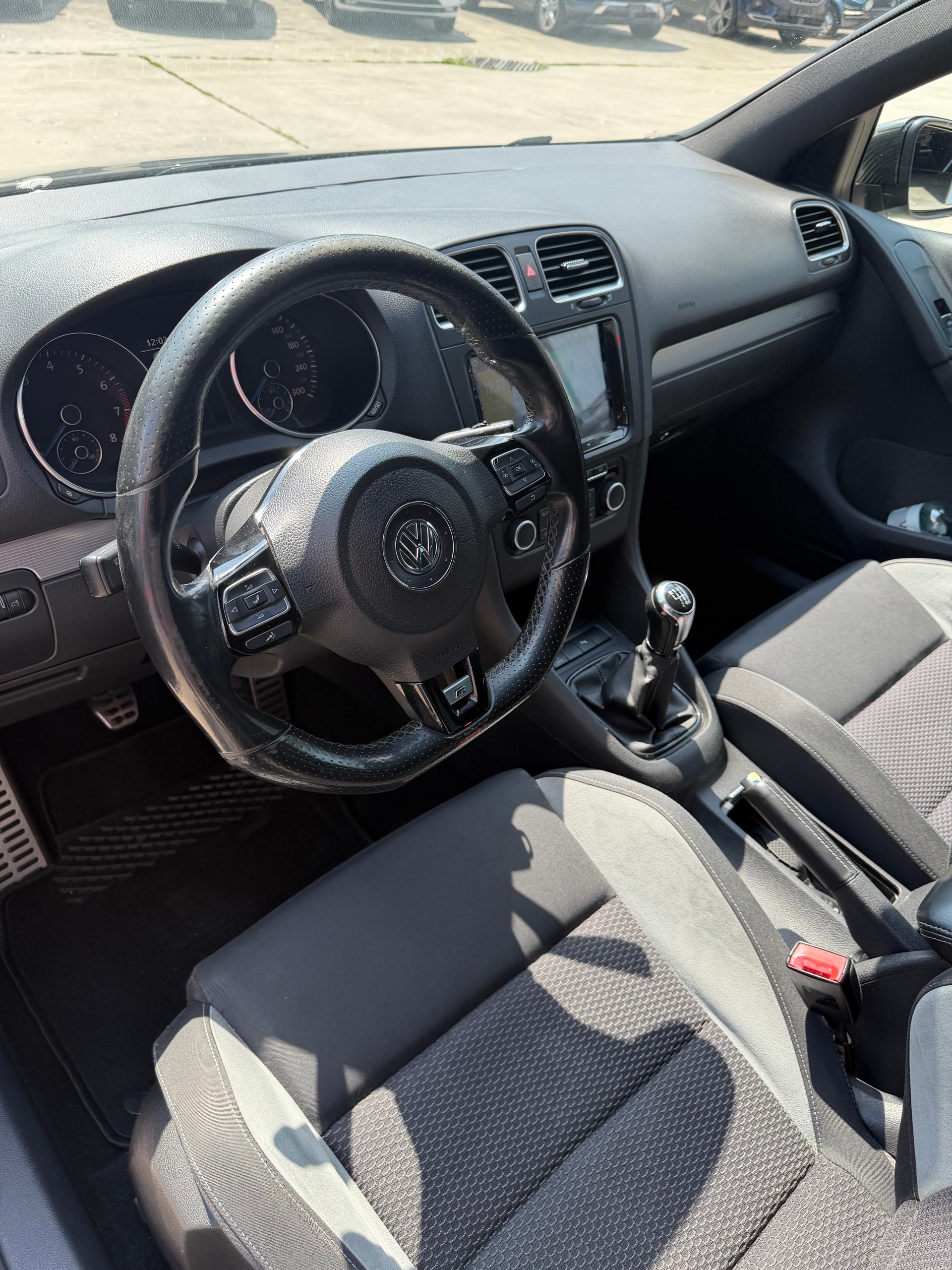 VW Golf 2.0 TSI R 4Motion-image-8