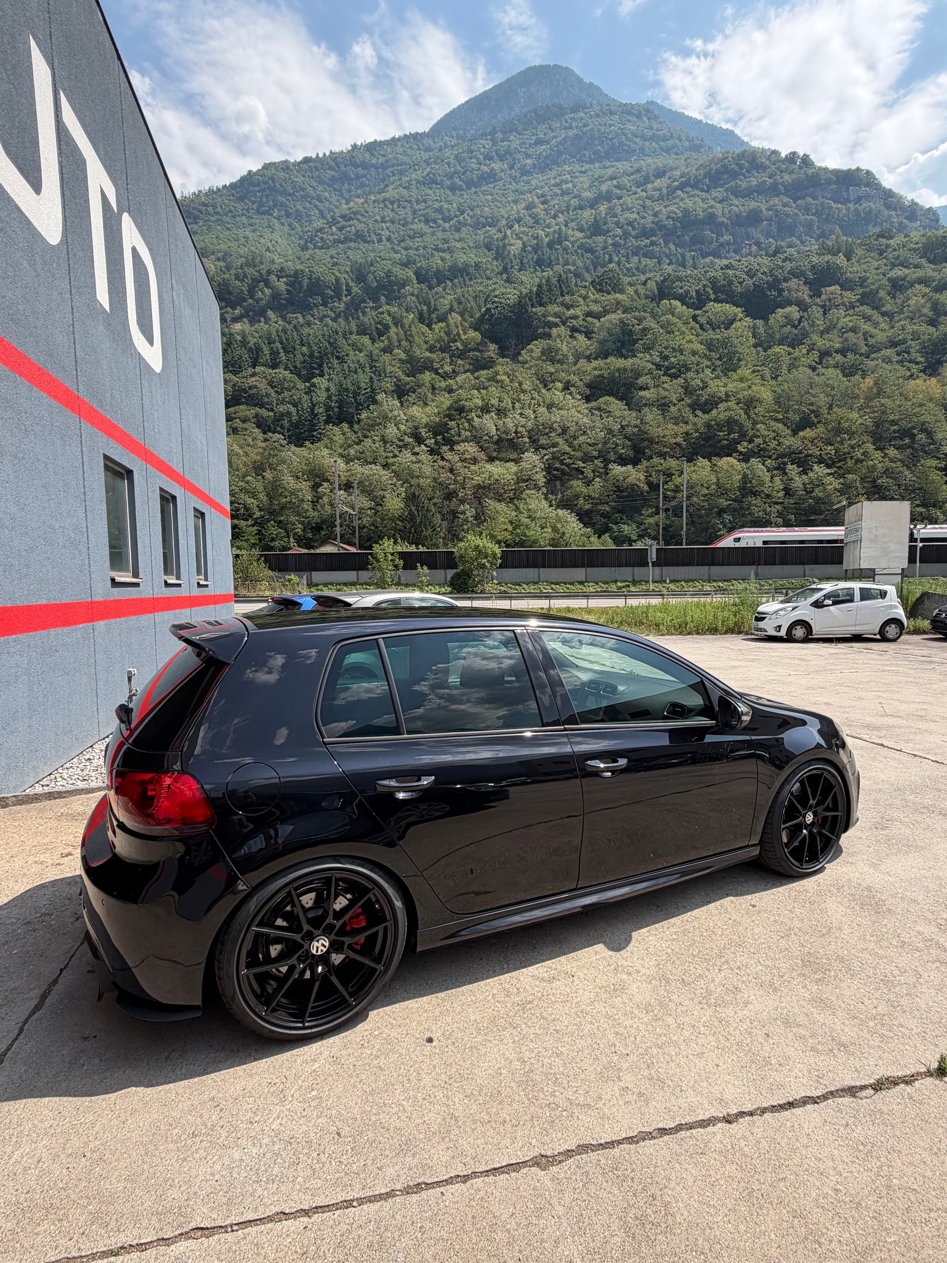 VW Golf 2.0 TSI R 4Motion-image-6
