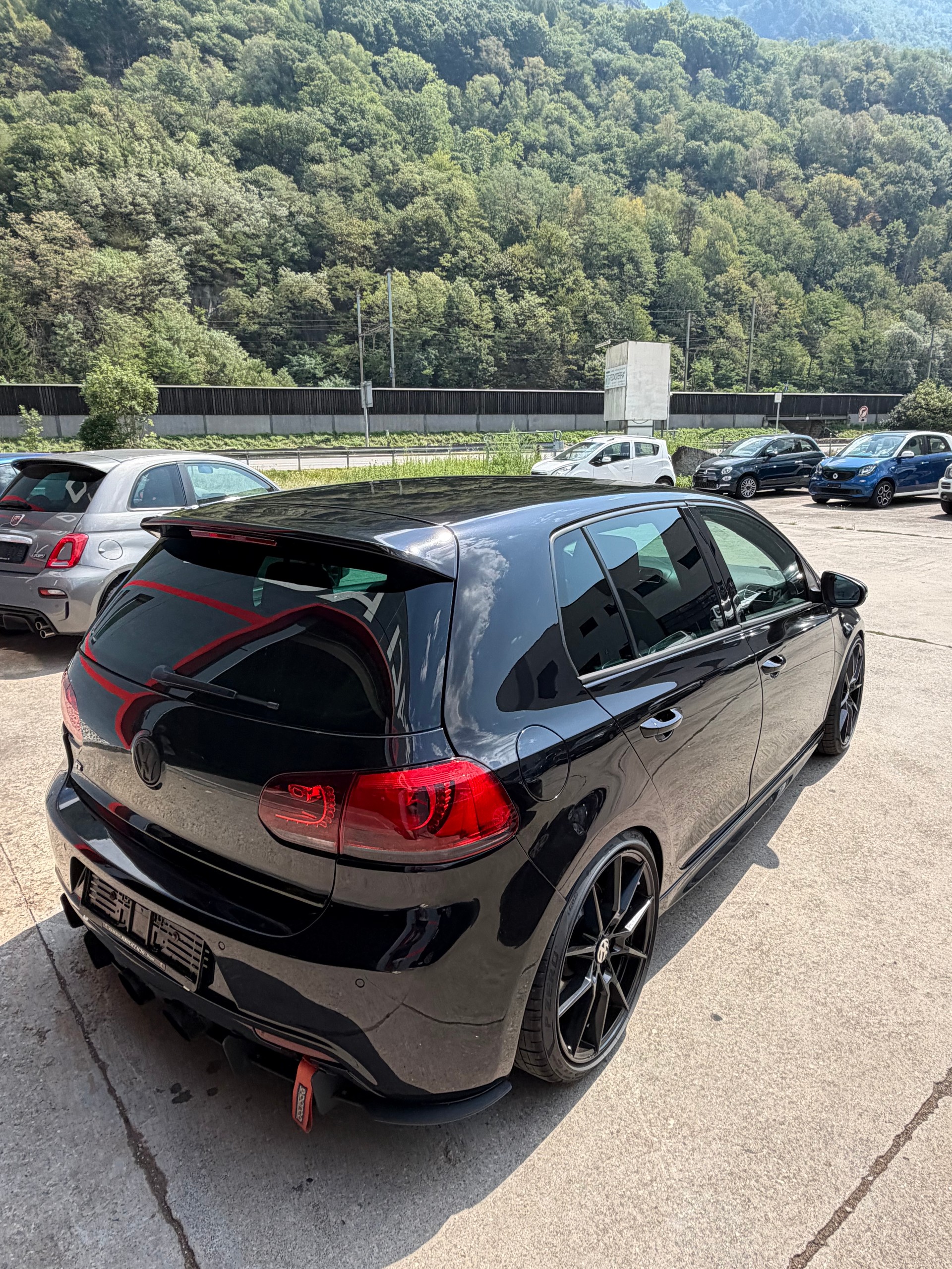VW Golf 2.0 TSI R 4Motion-image-5