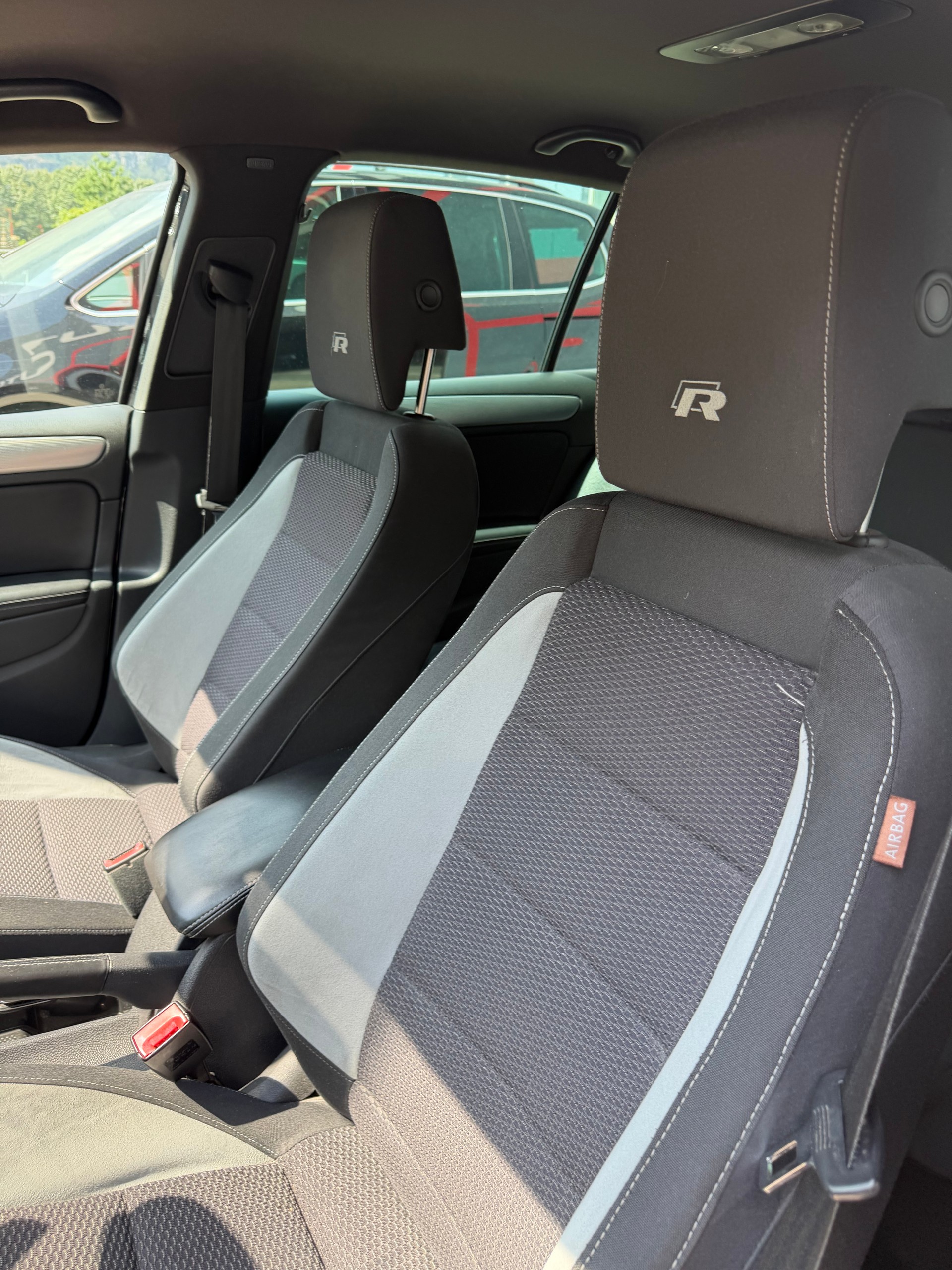 VW Golf 2.0 TSI R 4Motion-image-9