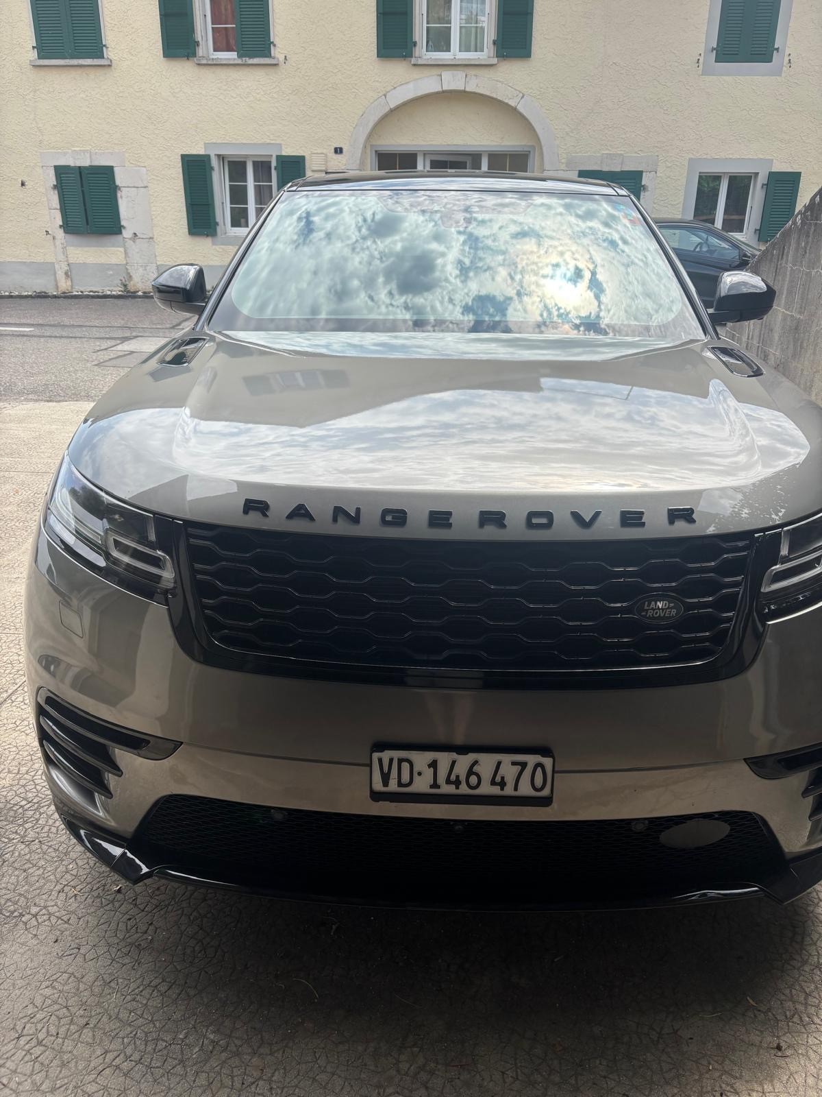LAND ROVER 2.0 T 300 R-Dynamic HSE-image-1